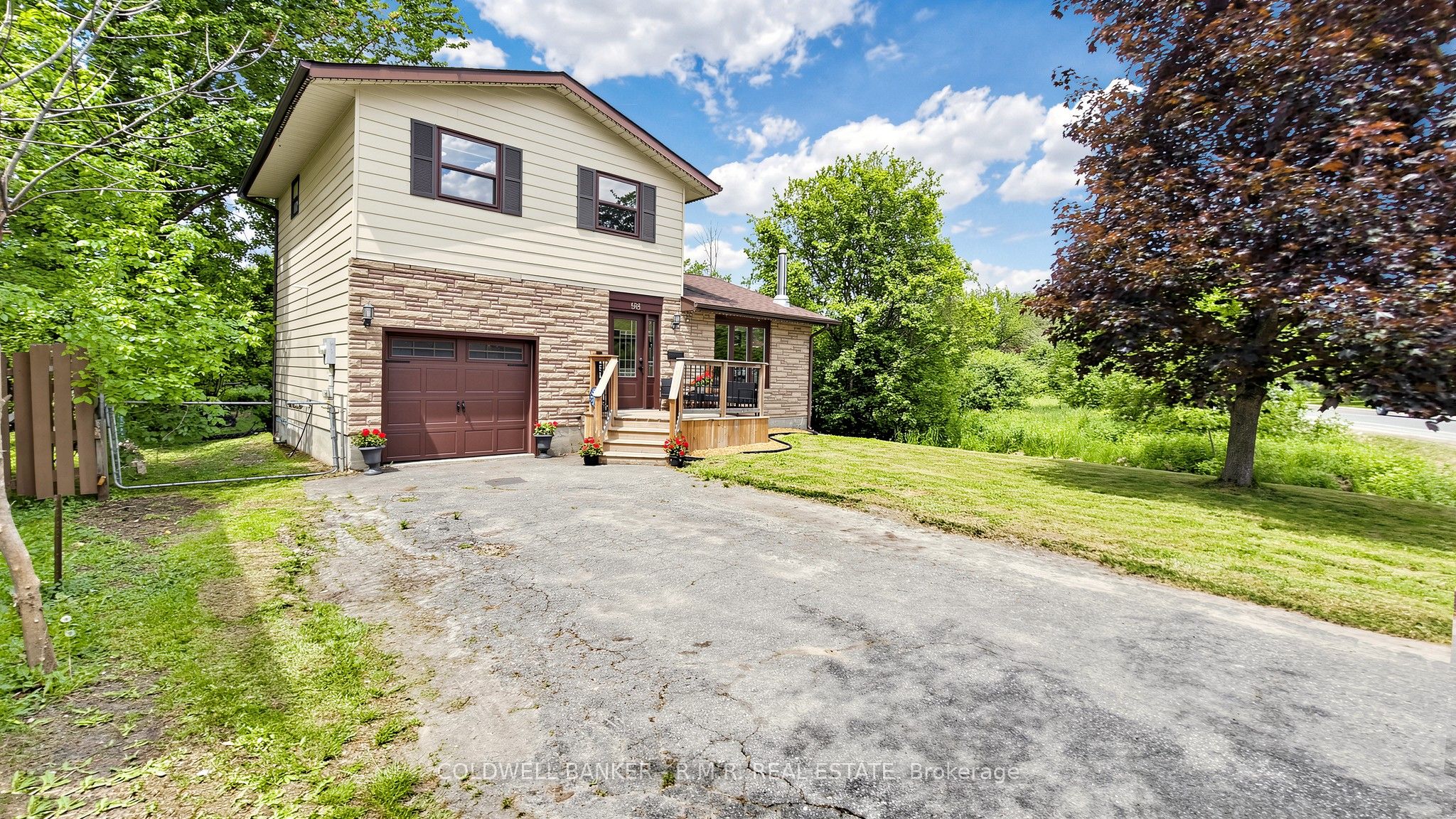 98 Metro Road S, Georgina, ON L4P 1W2 photo 3