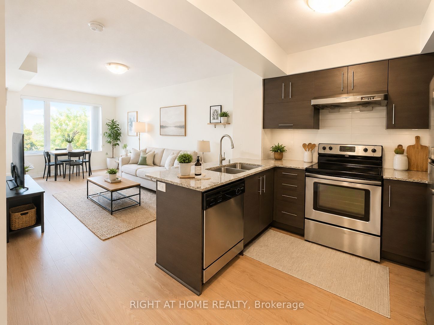 273 South Park Road 518, Markham, ON L3T 0B5