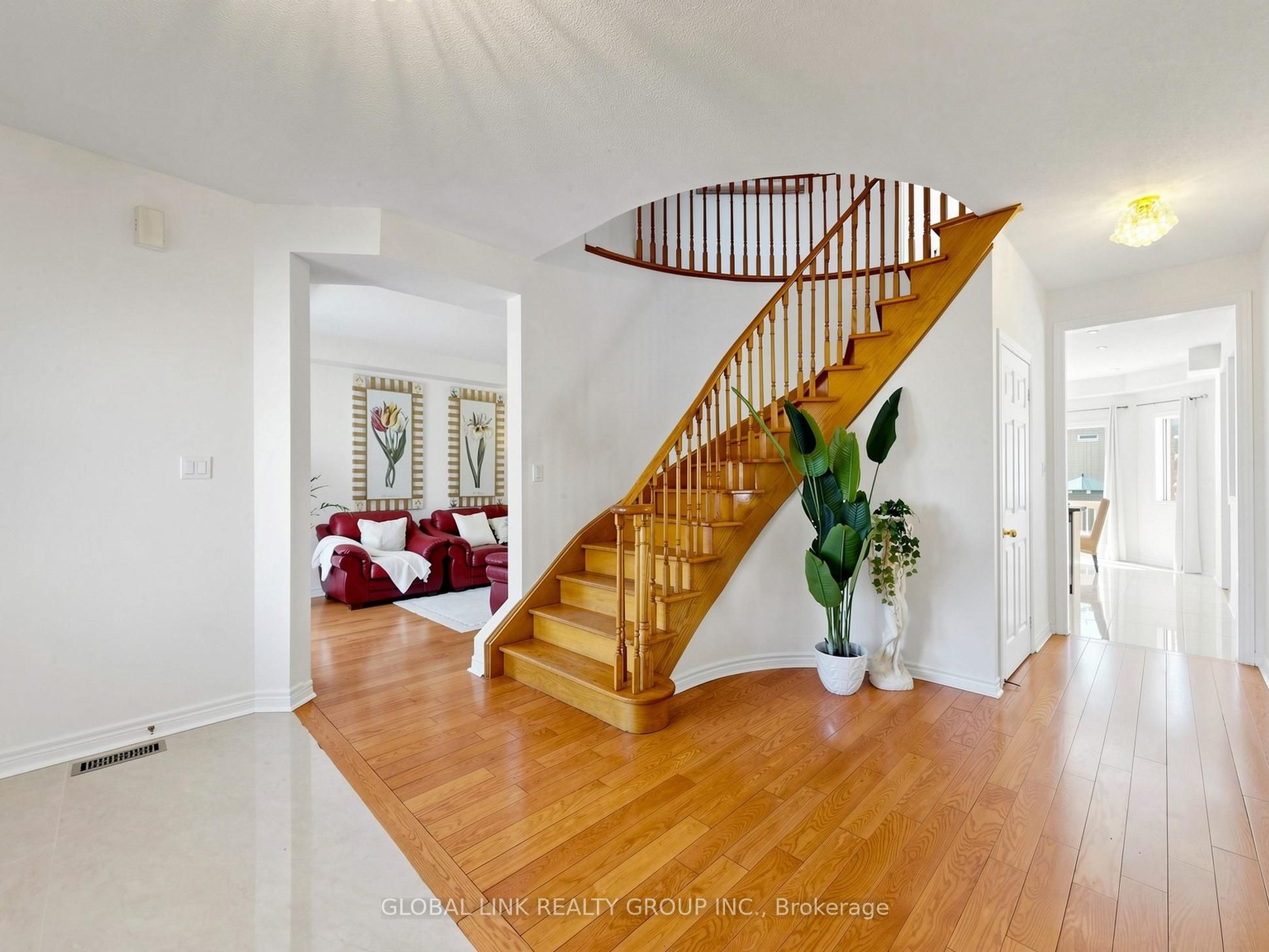 53 Jacob Way, Whitchurch-Stouffville, ON L4A 1K8 photo 2