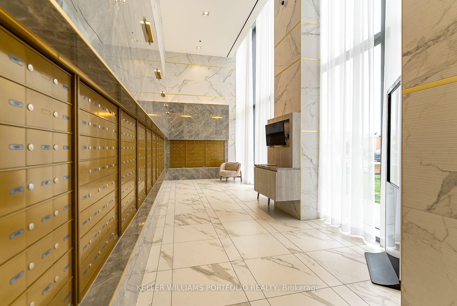 898 Portage Parkway 4207, Vaughan, ON L4K 0J6 photo 3