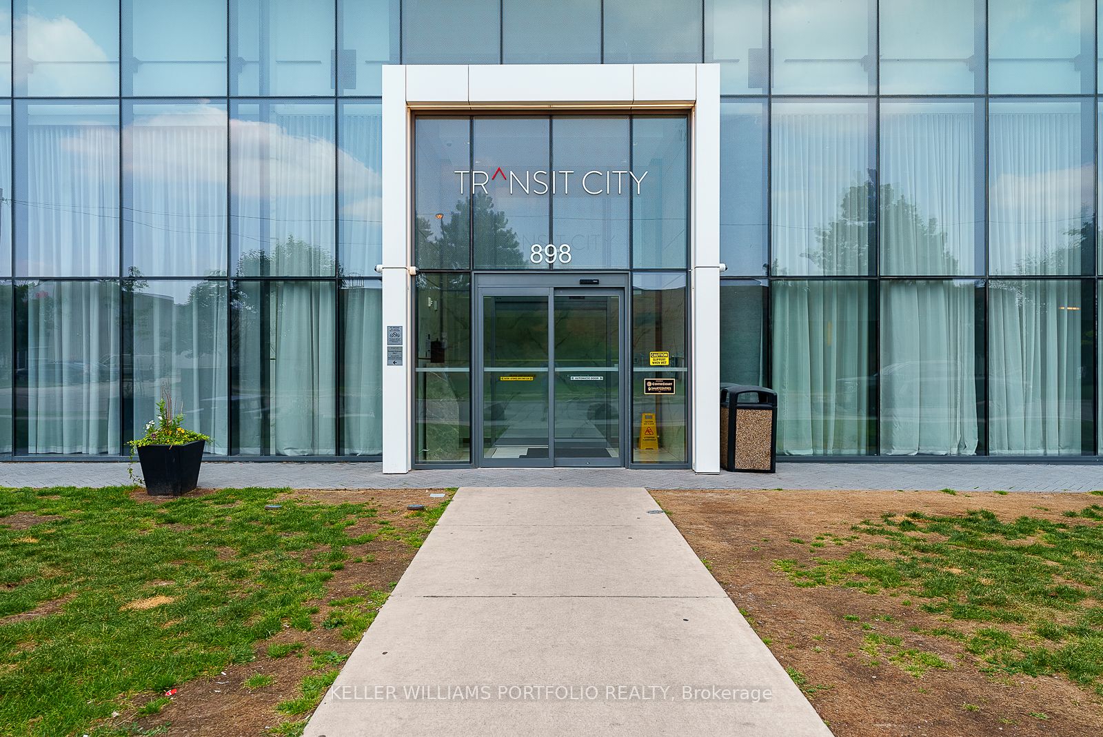 898 Portage Parkway 4207, Vaughan, ON L4K 0J6 photo 4