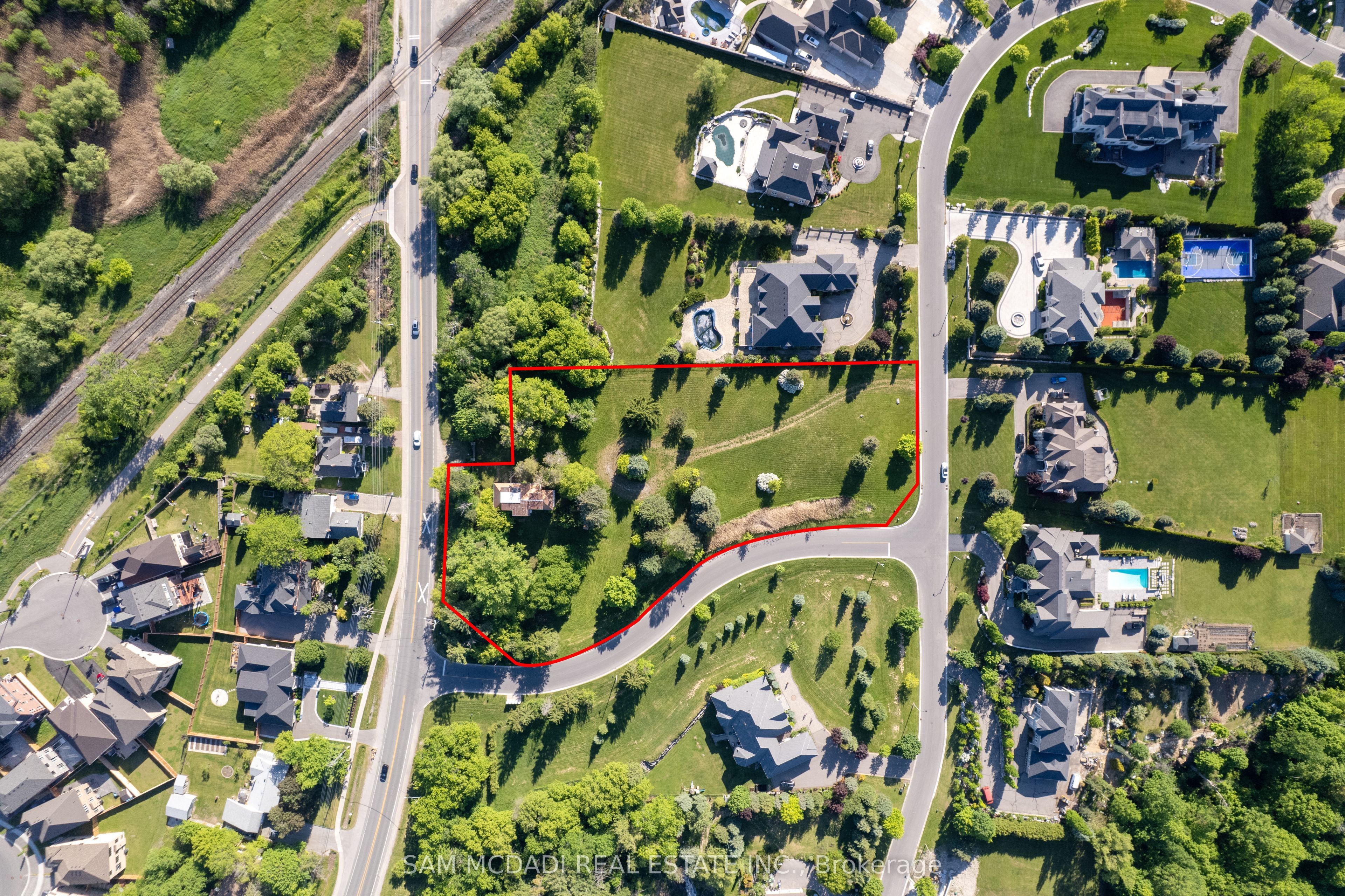 16 Charles Cooper Court, Vaughan, ON L0J 1C0 photo 2