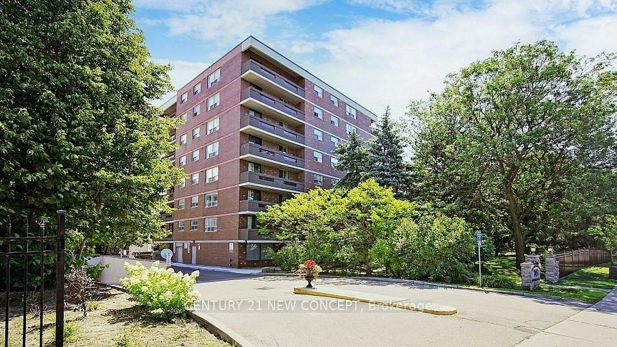 7451 Yonge Street 101, Markham, ON L3T 2B4