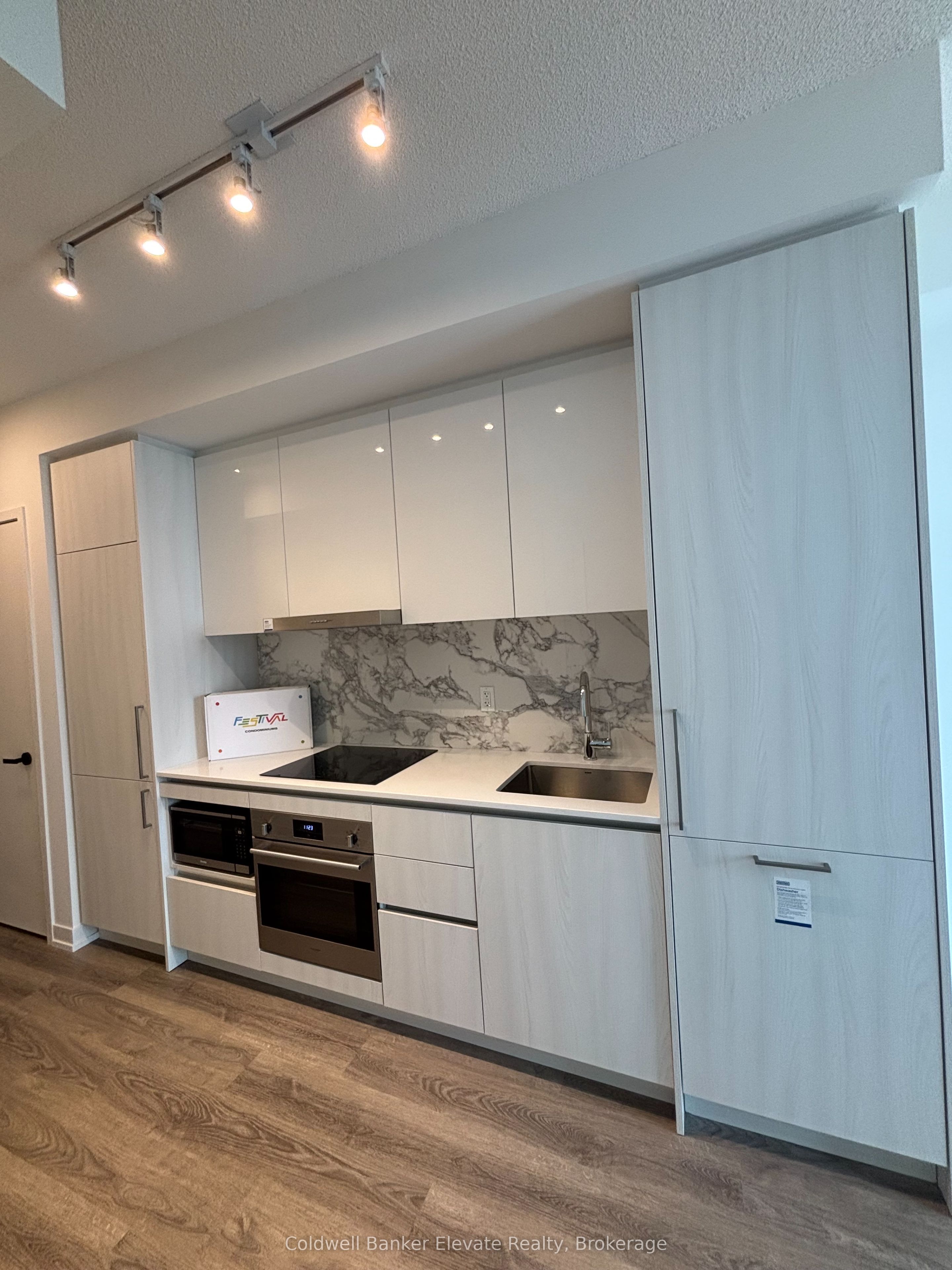 195 Commerce Street 4202, Vaughan, ON L4K 0P9 photo 3