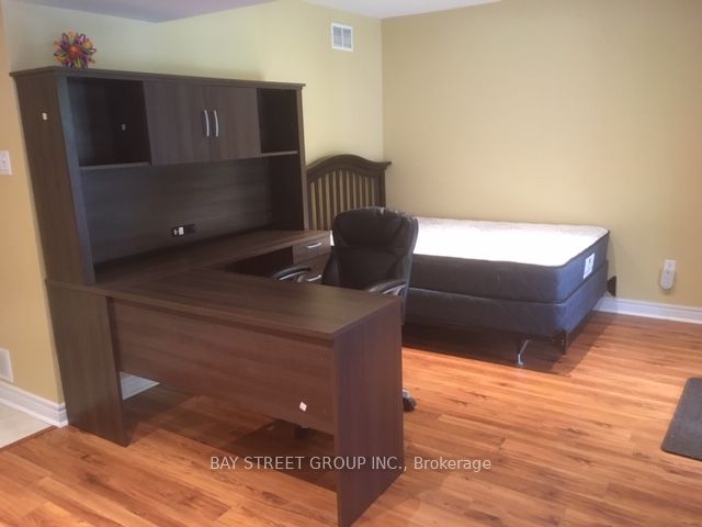 67 Amberhill Way Lower, Aurora, ON L4G 7E2