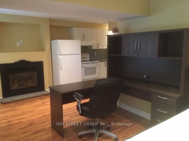 67 Amberhill Way Lower, Aurora, ON L4G 7E2 photo 2