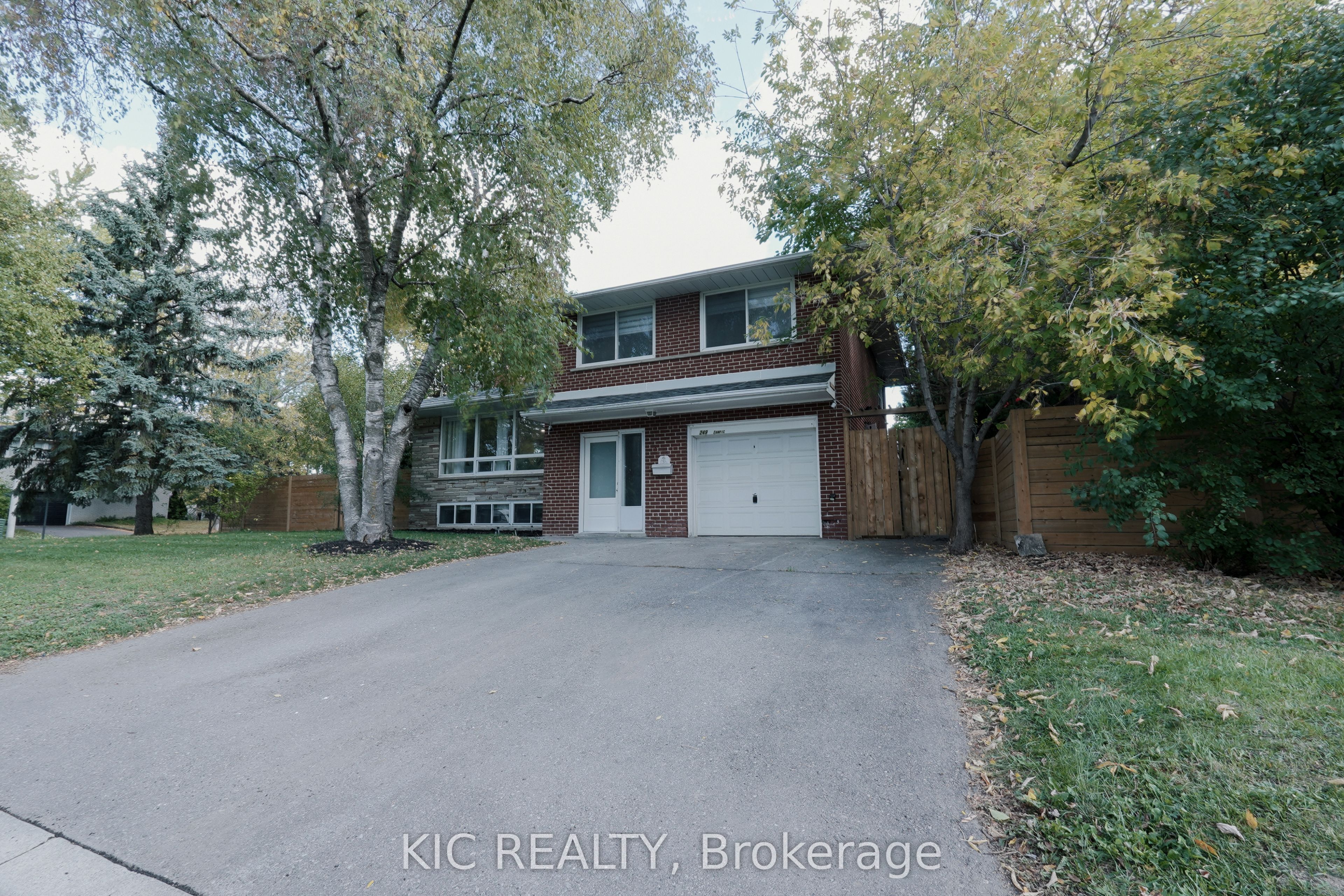 249 Tampico Road, Richmond Hill, ON L4C 4R8