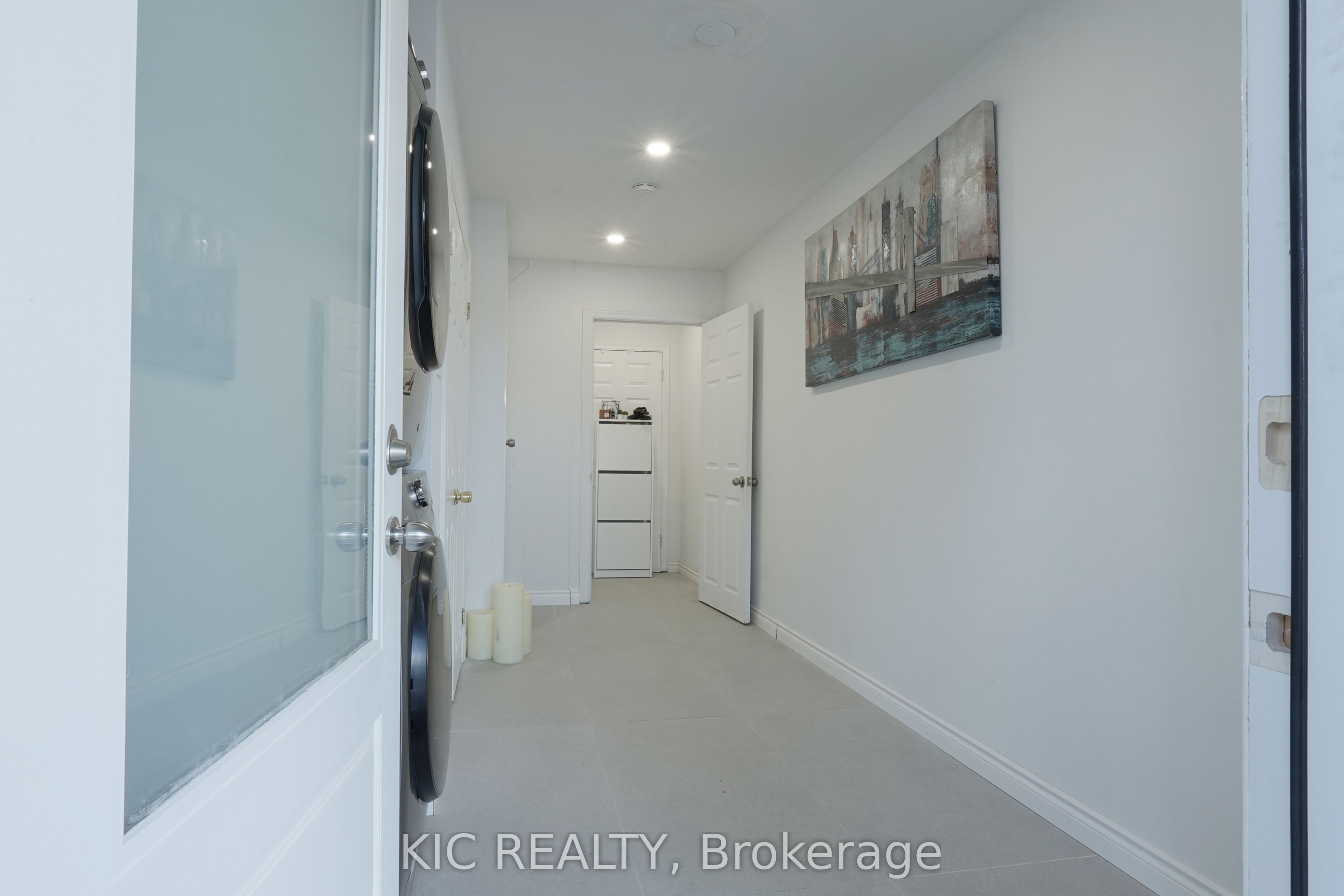 249 Tampico Road, Richmond Hill, ON L4C 4R8 photo 3