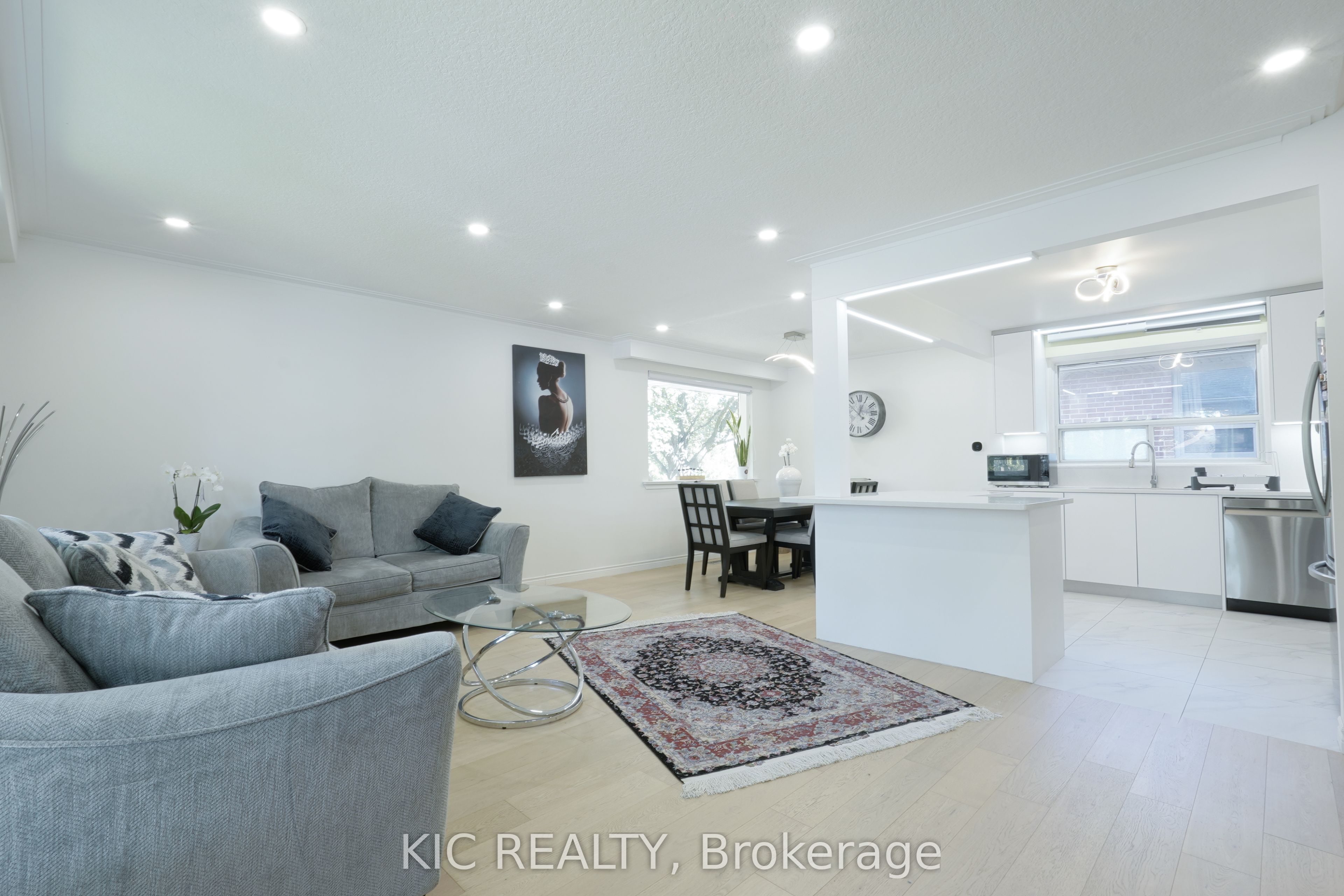 249 Tampico Road, Richmond Hill, ON L4C 4R8 photo 4