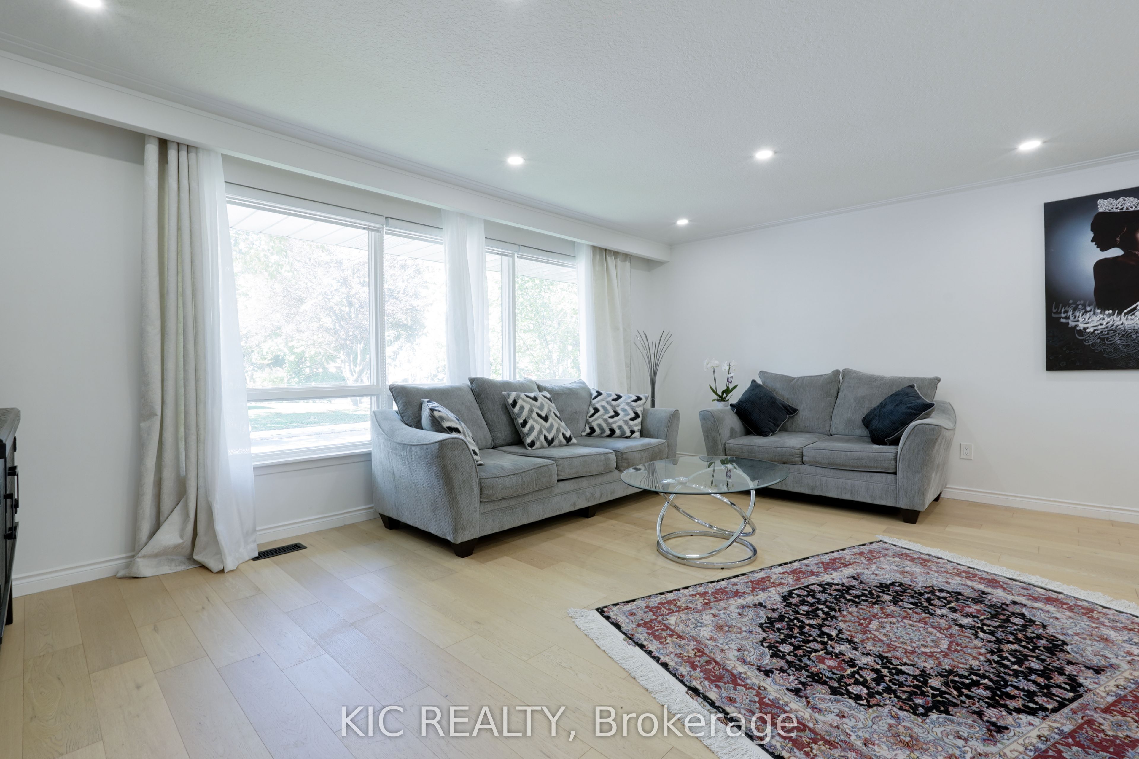 249 Tampico Road, Richmond Hill, ON L4C 4R8 photo 5