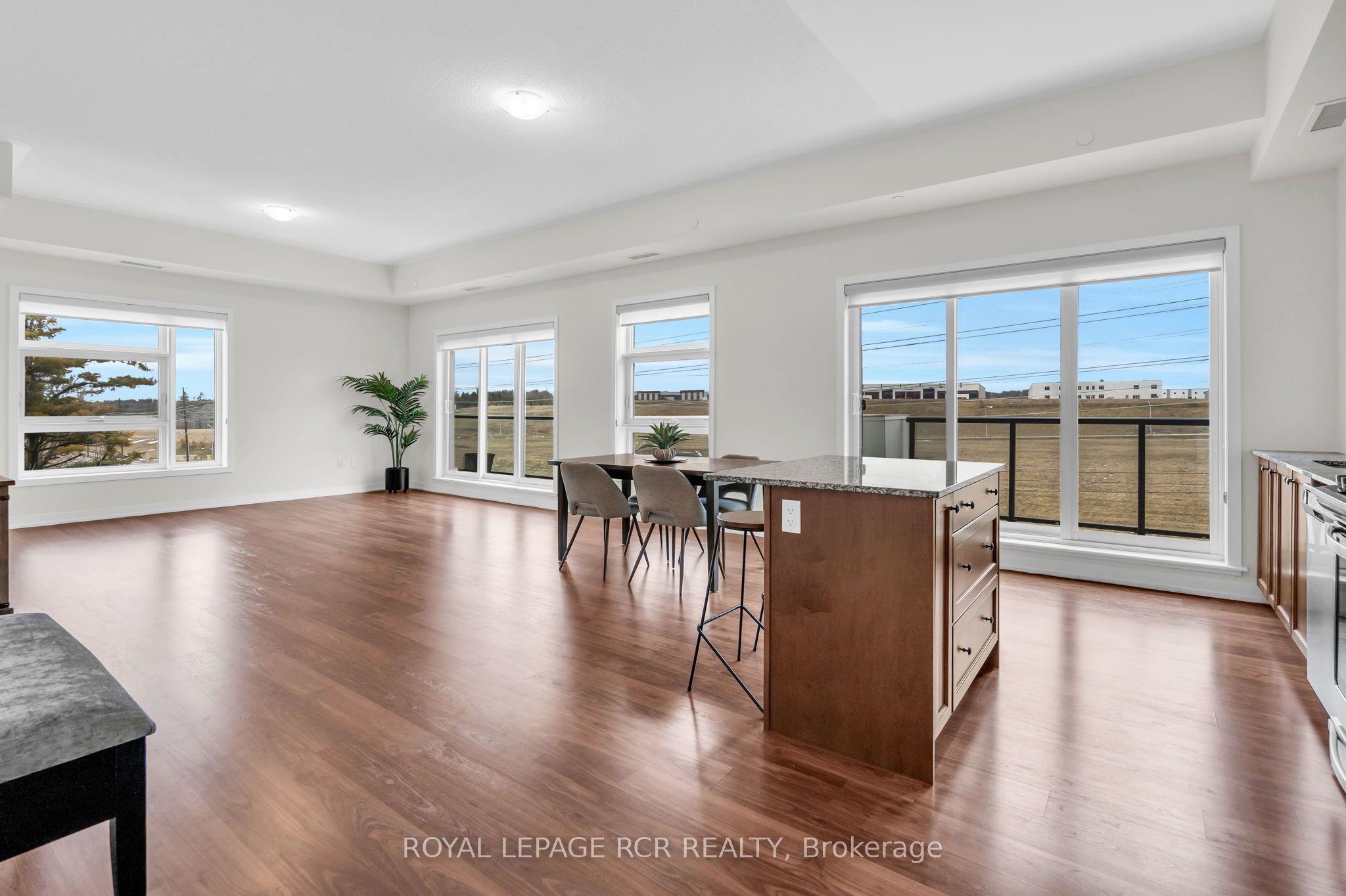 555 William Graham Drive 413, Aurora, ON L4G 3H9 photo 4