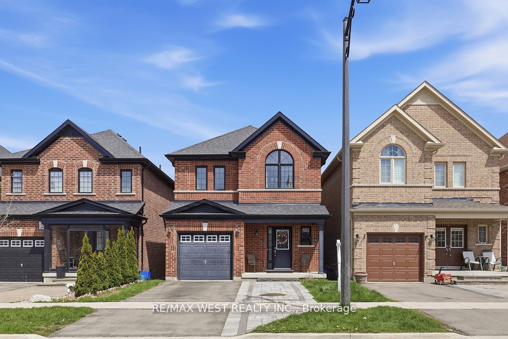 296 Miller Park Avenue, Bradford West Gwillimbury, ON L3Z 0Y1 photo 2
