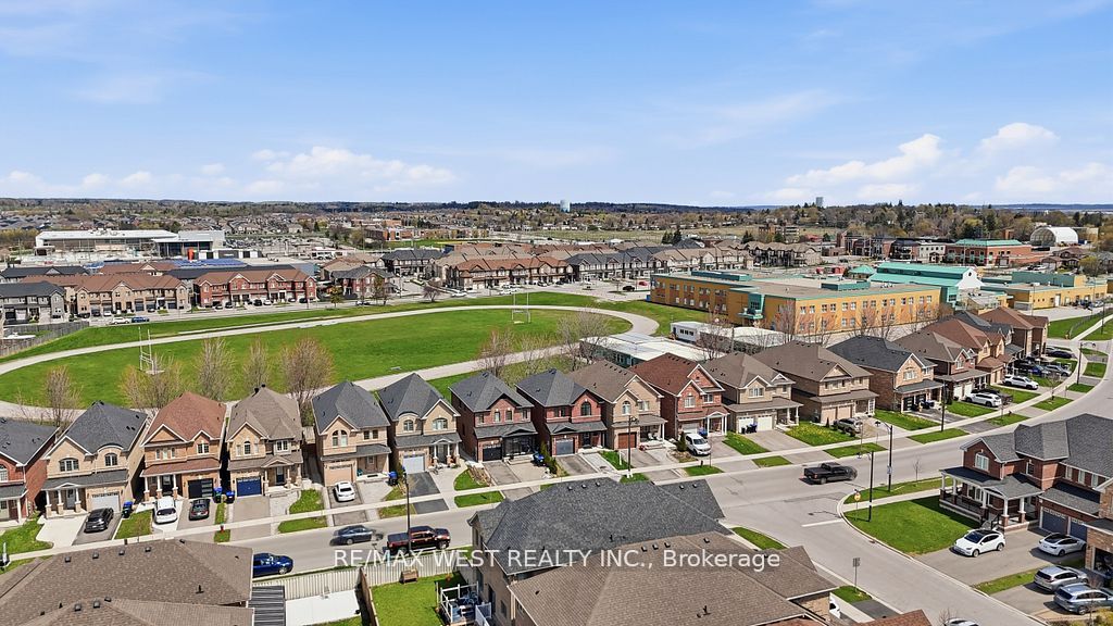 296 Miller Park Avenue, Bradford West Gwillimbury, ON L3Z 0Y1 photo 3