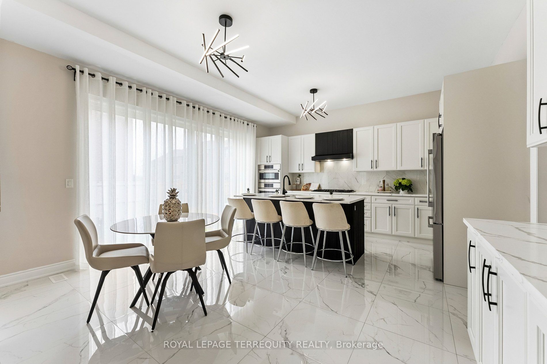 7 Ballanview Court, Whitchurch-Stouffville, ON L4A 4W9 photo 3