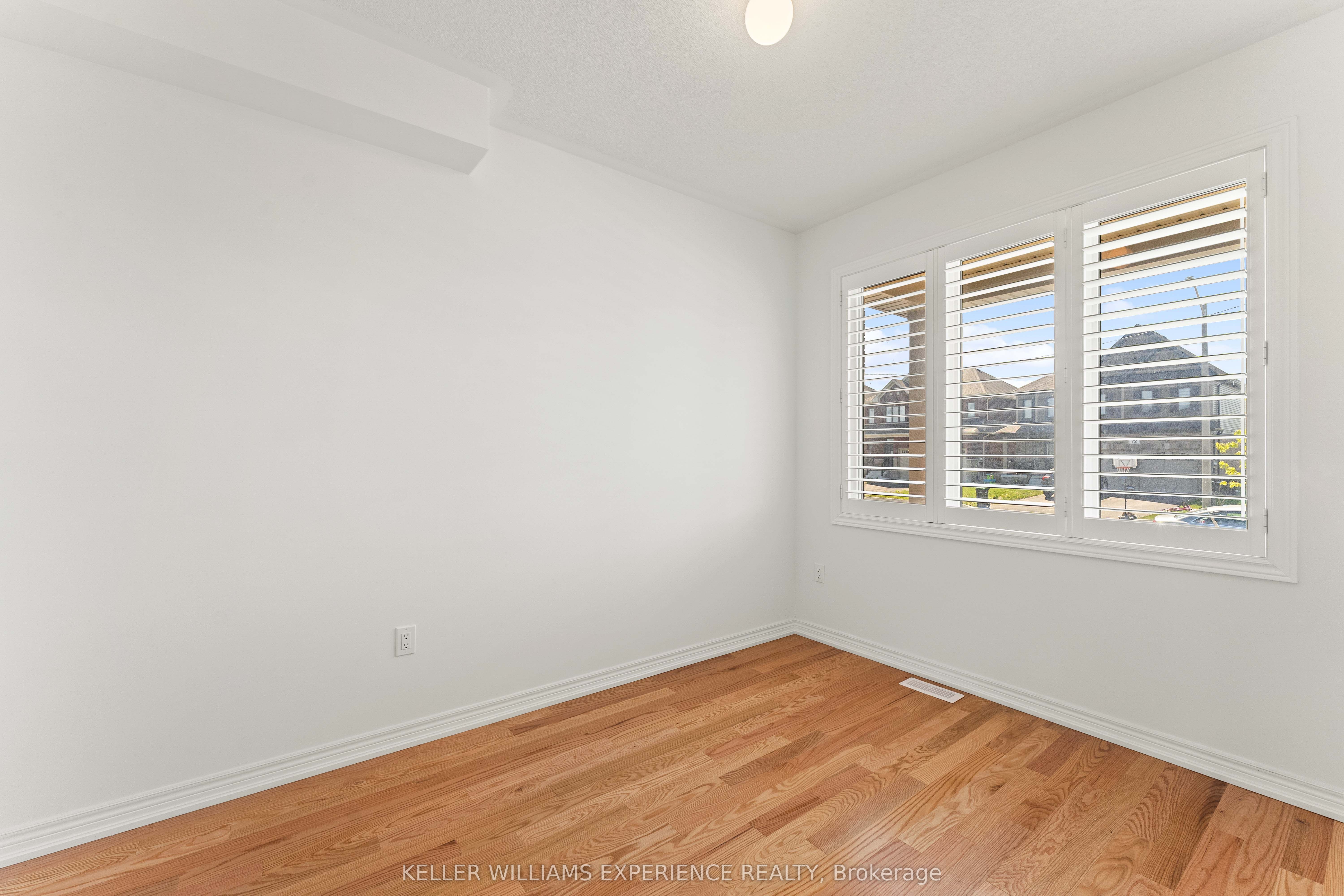 75 Wakefield Boulevard, Essa, ON L3W 0M1 photo 3