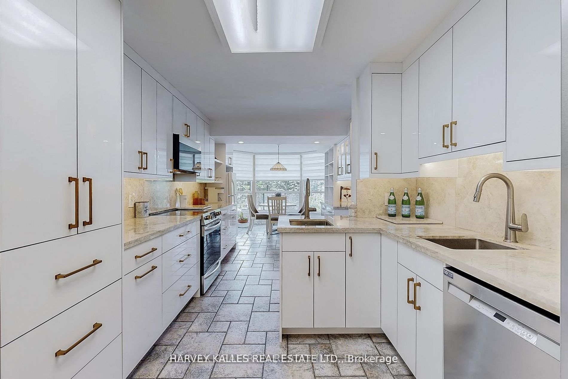 7300 Yonge Street 311, Vaughan, ON L4J 7Y5 photo 4