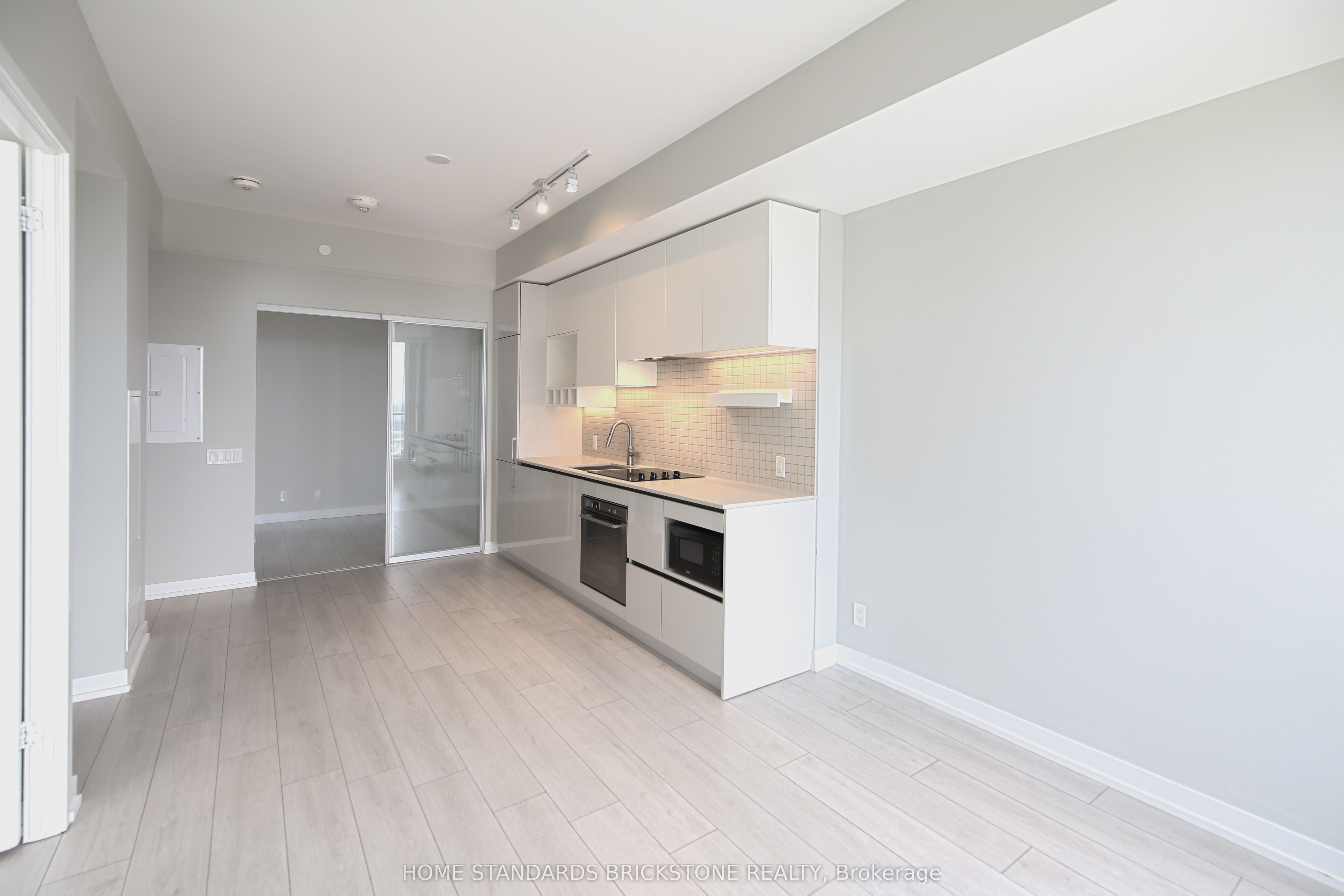 898 Portage Parkway 6008, Vaughan, ON L4K 0J6 photo 3