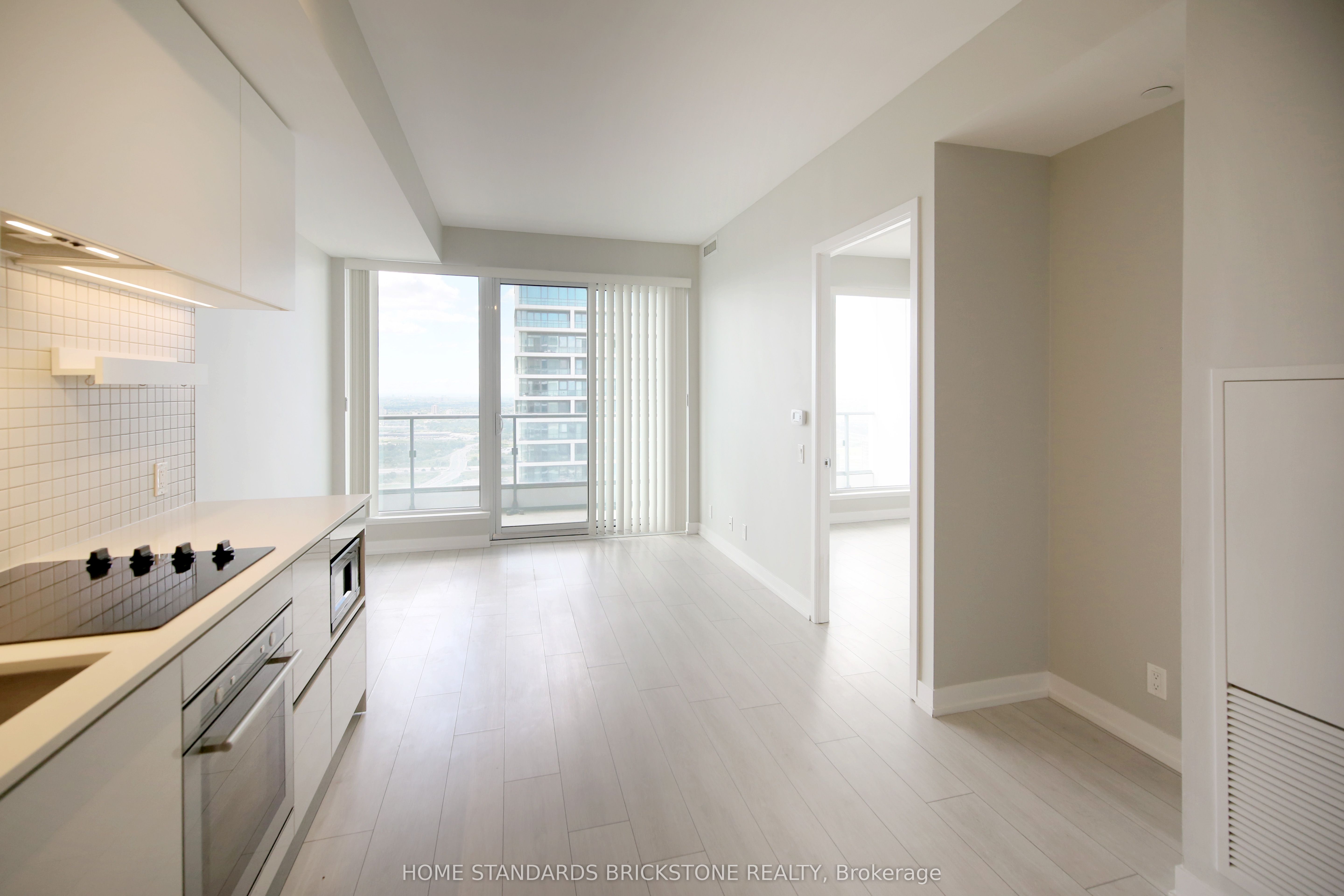 898 Portage Parkway 6008, Vaughan, ON L4K 0J6 photo 4