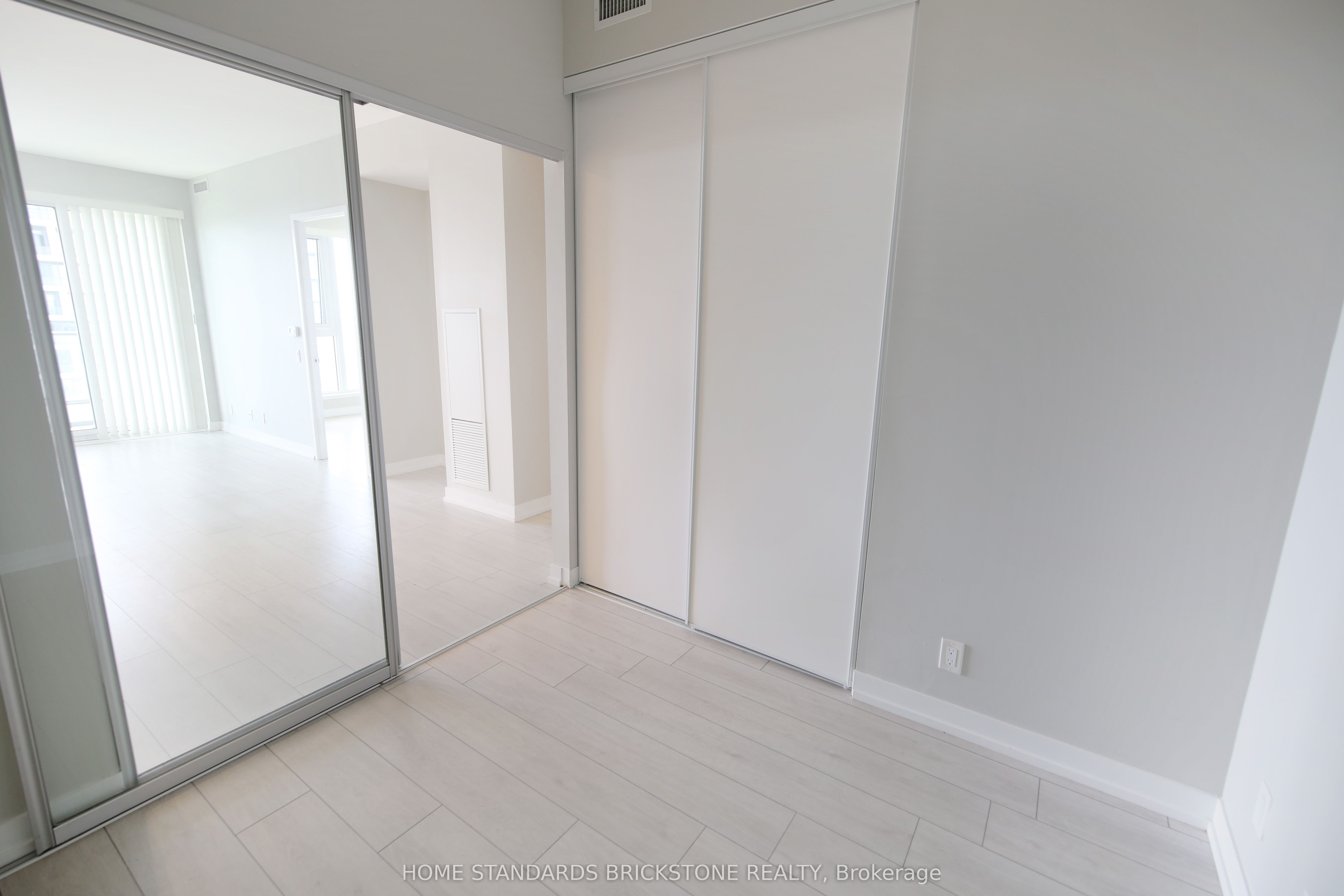 898 Portage Parkway 6008, Vaughan, ON L4K 0J6 photo 5