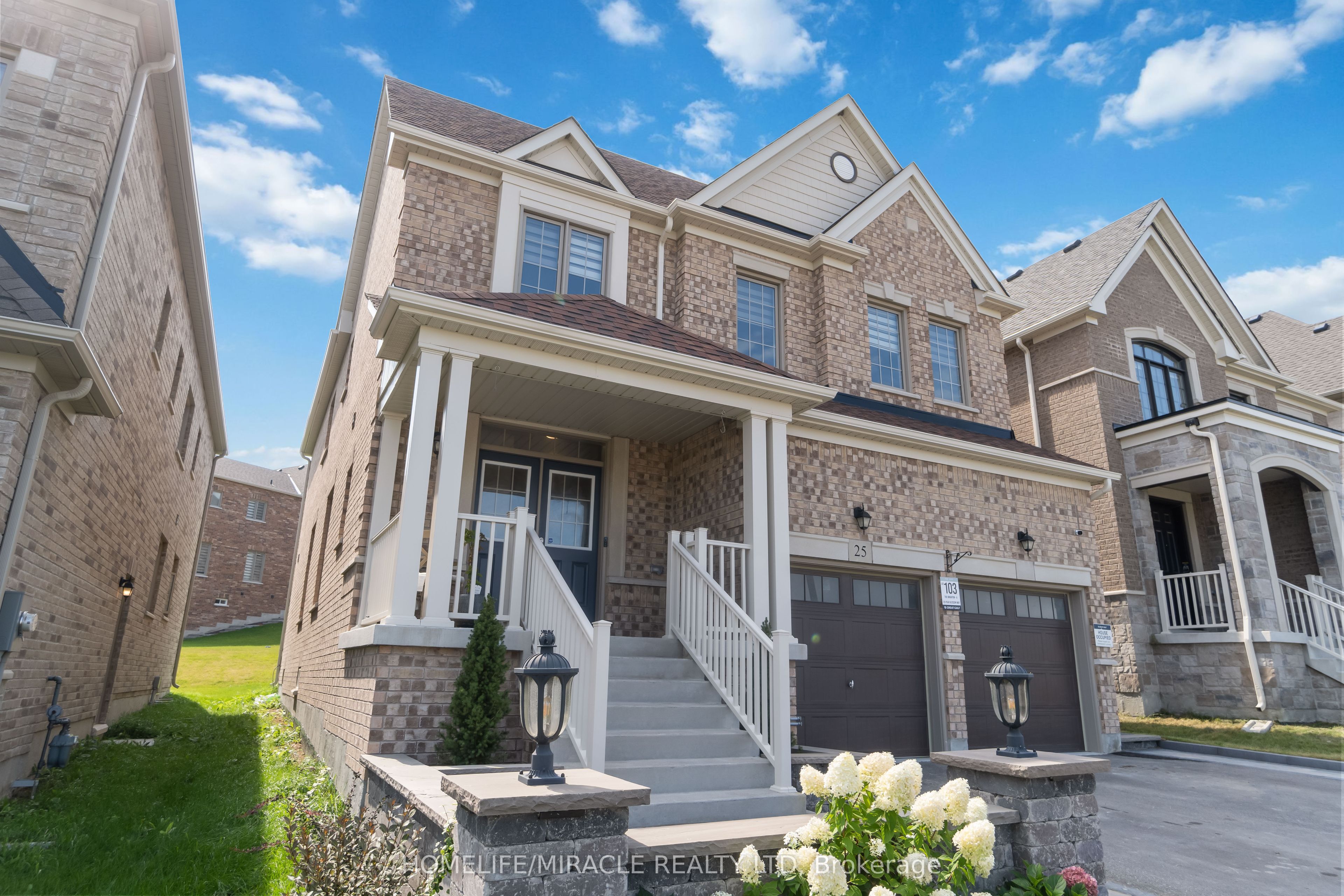 25 Pear Blossom Way, East Gwillimbury, ON L9N 0T3