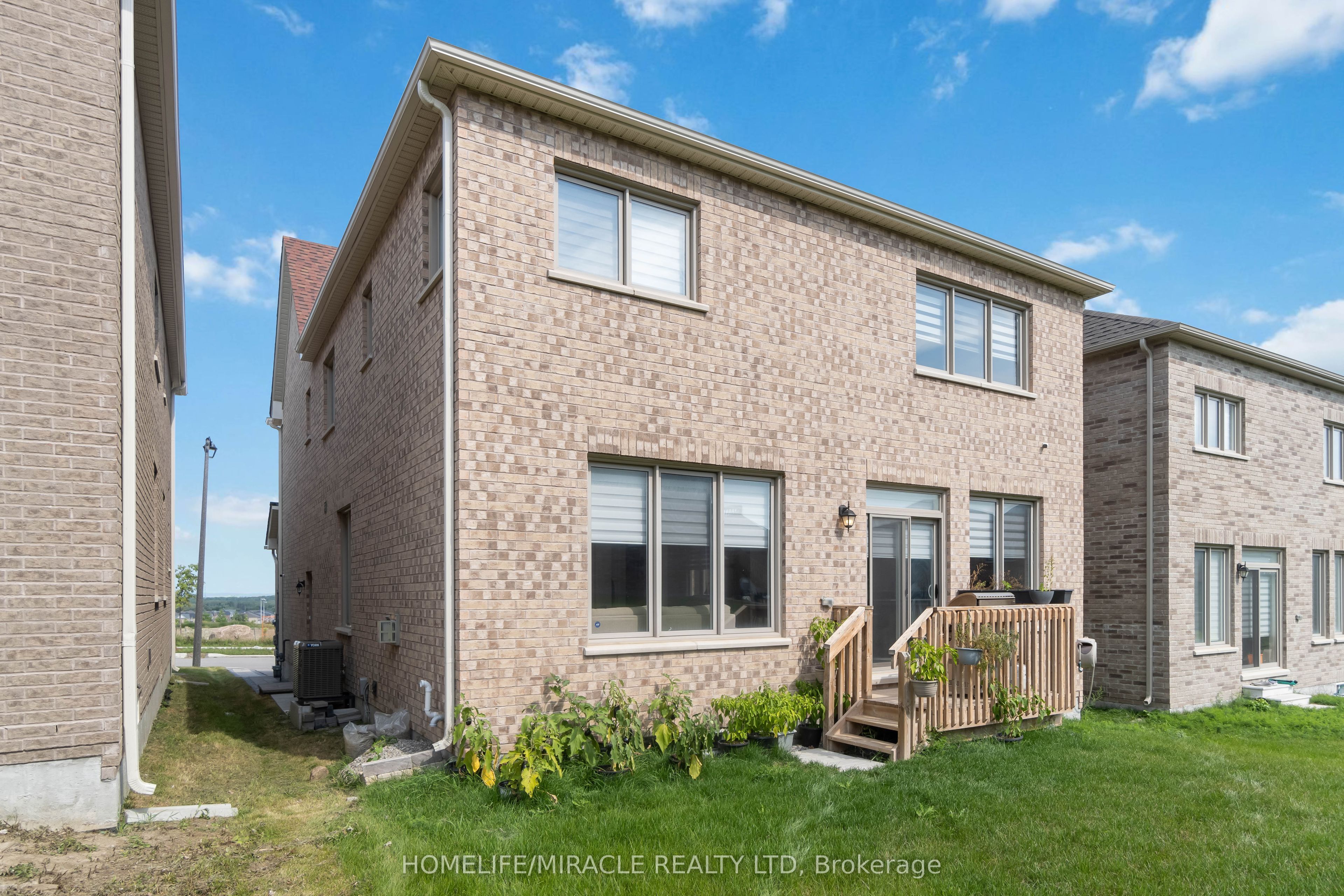 25 Pear Blossom Way, East Gwillimbury, ON L9N 0T3 photo 5