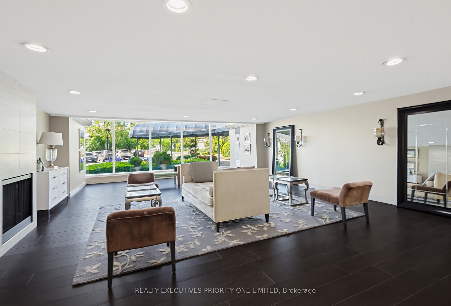 7811 Yonge Street 308, Markham, ON L3T 4S3 photo 4