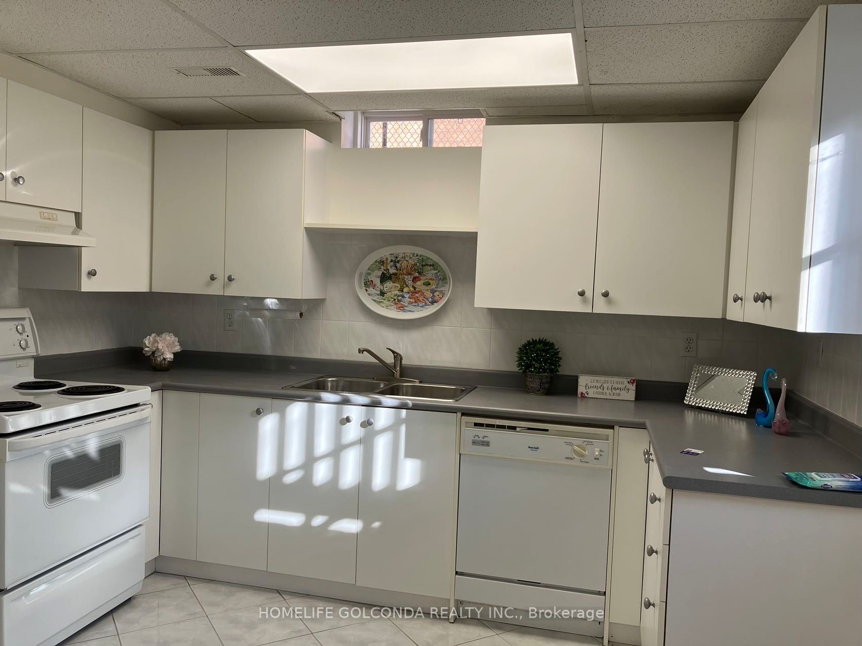 5 Hacienda Drive, Richmond Hill, ON L4E 3X1 photo 2