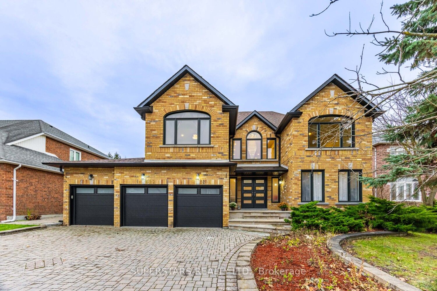 56 Cynthia Crescent, Richmond Hill, ON L4E 2P9 photo 2