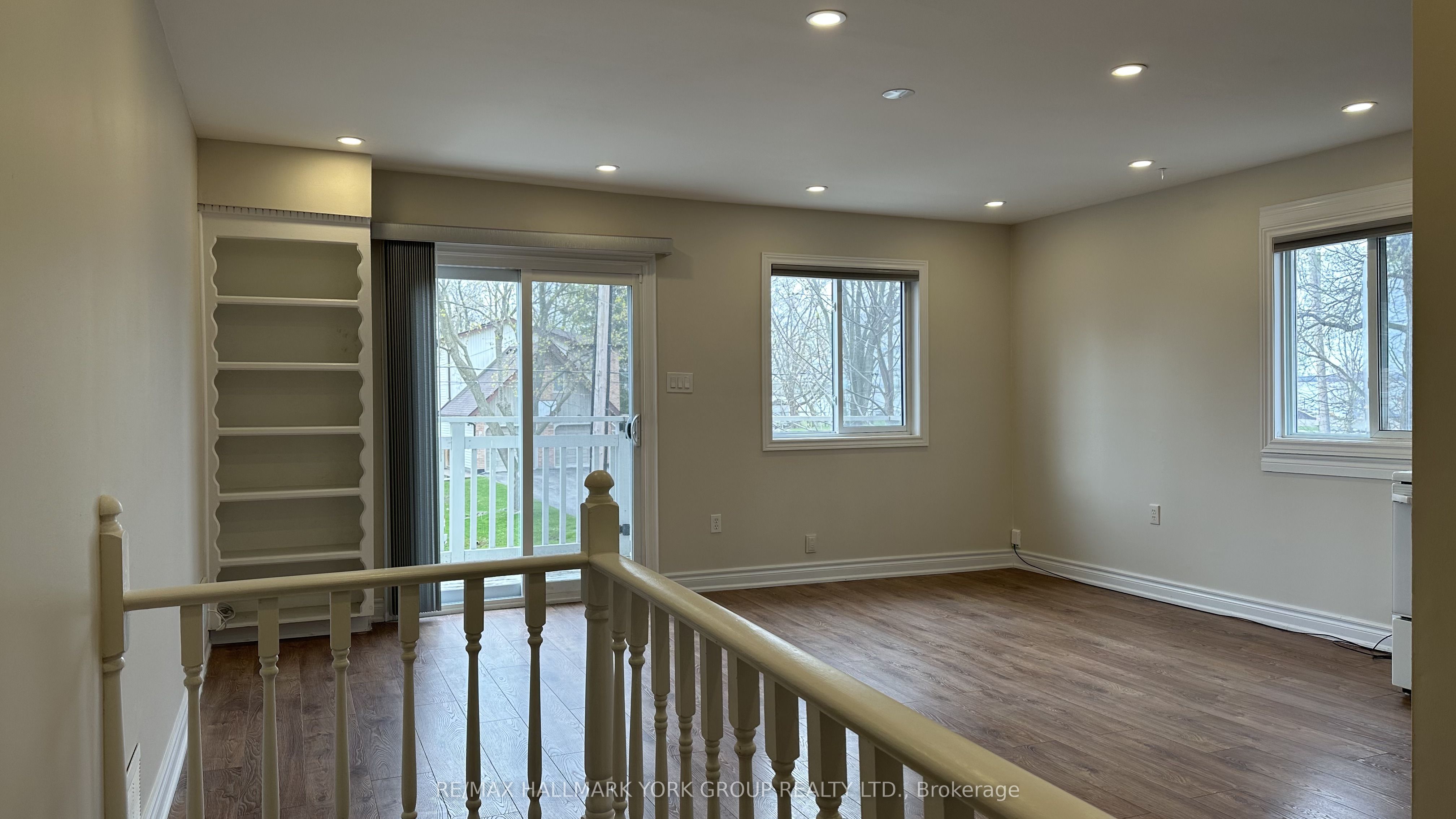 210 Ways Bay Drive #Upper, Georgina, ON L4P 2M7 photo 3
