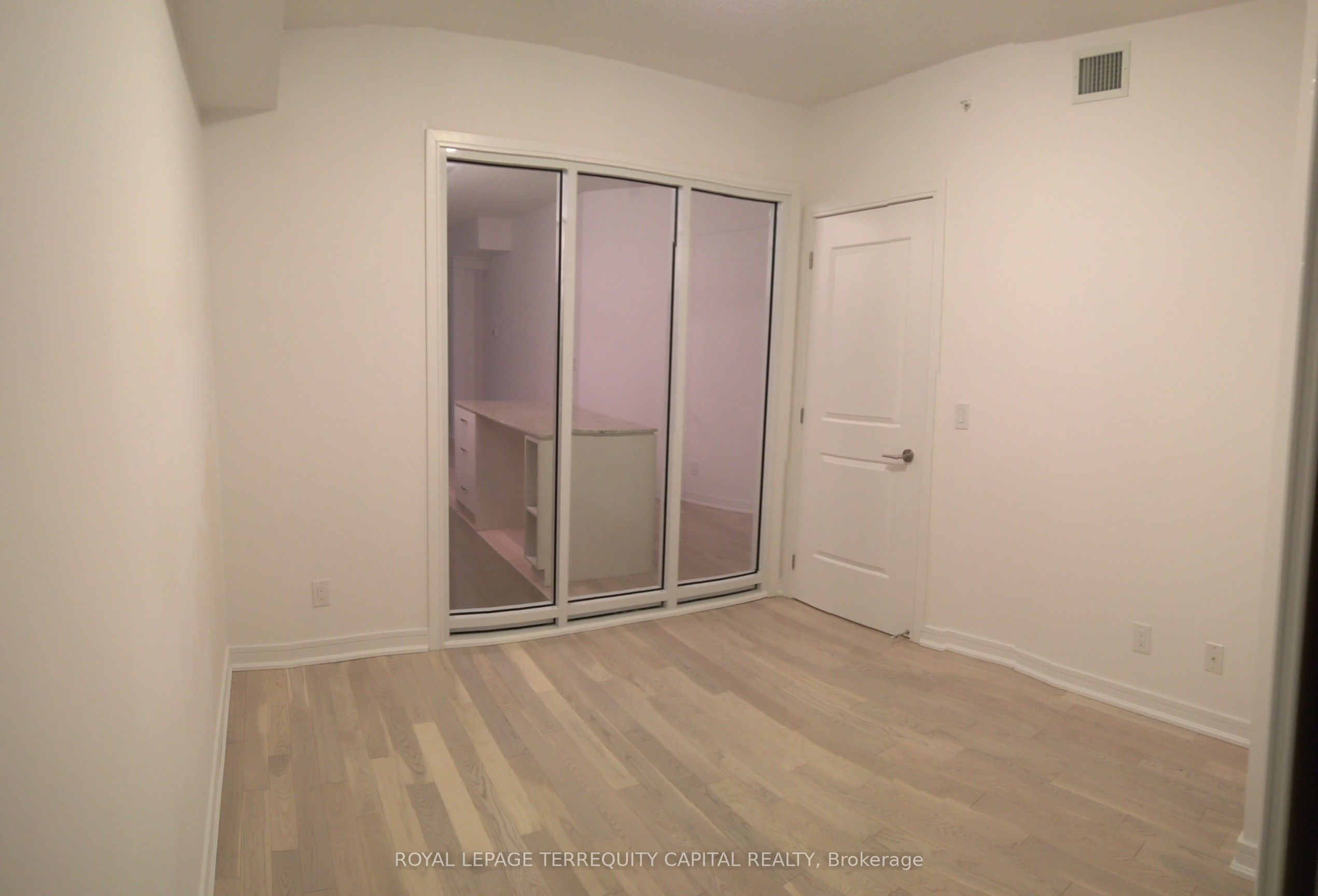 9201 Yonge Street Nw-407, Richmond Hill, ON L4C 1H9 photo 3
