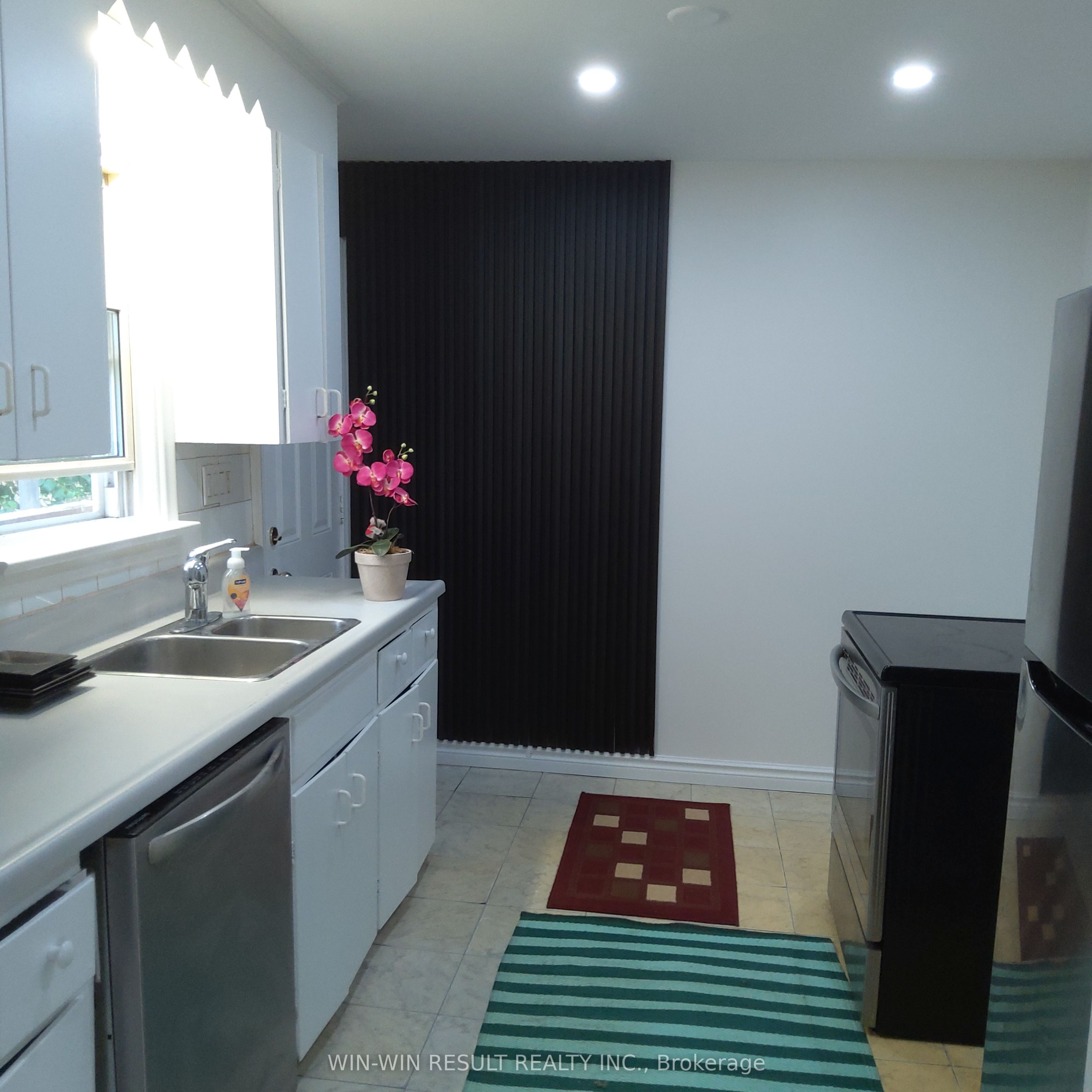 243 Cedarholme Avenue, Georgina, ON L4P 2W5 photo 2