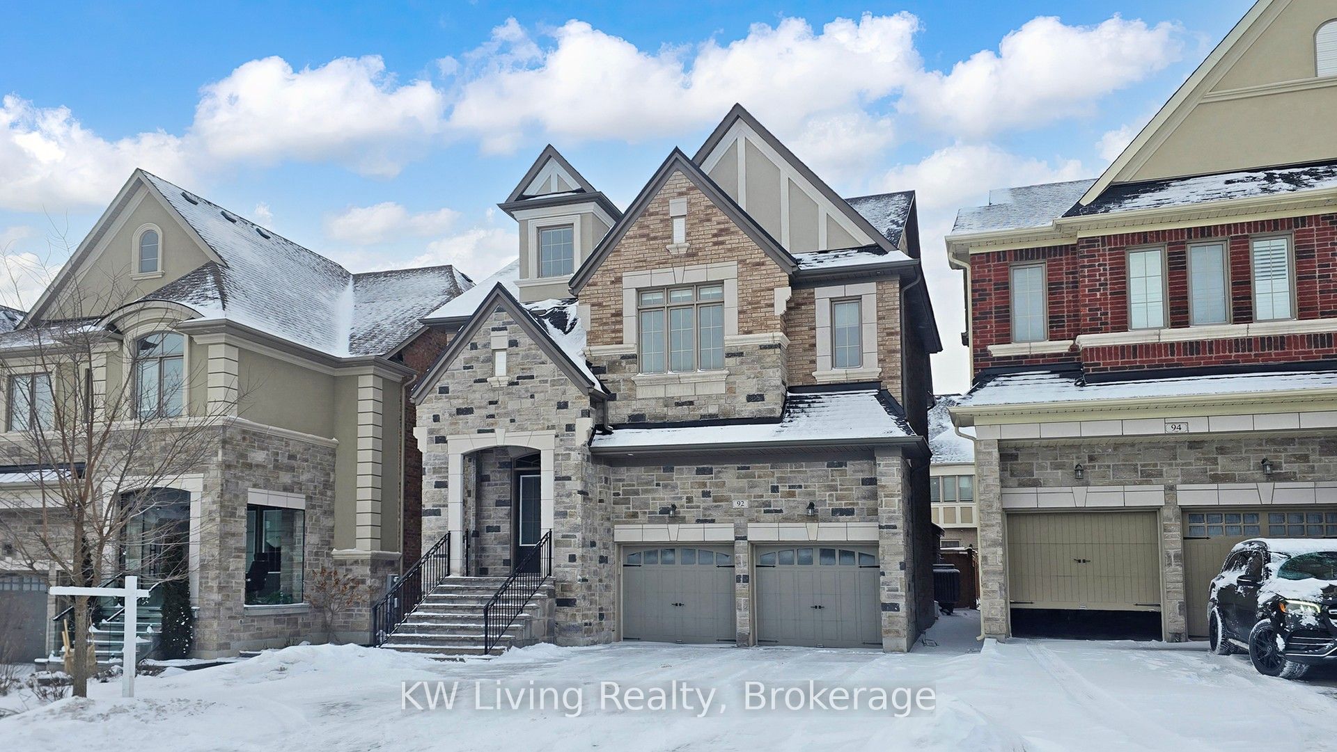 92 Giardina Crescent S, Richmond Hill, ON L4B 0G1 photo 2
