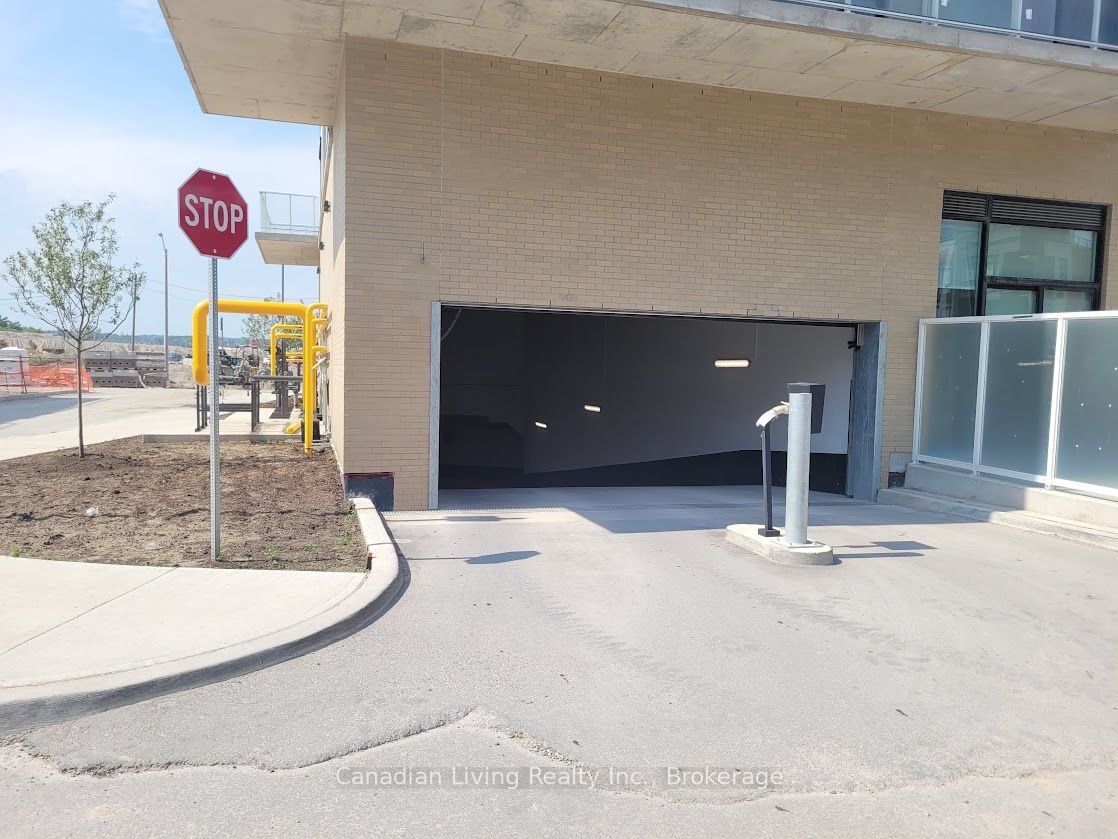 2 David Eyer Road 825, Richmond Hill, ON L4S 1M4 photo 5