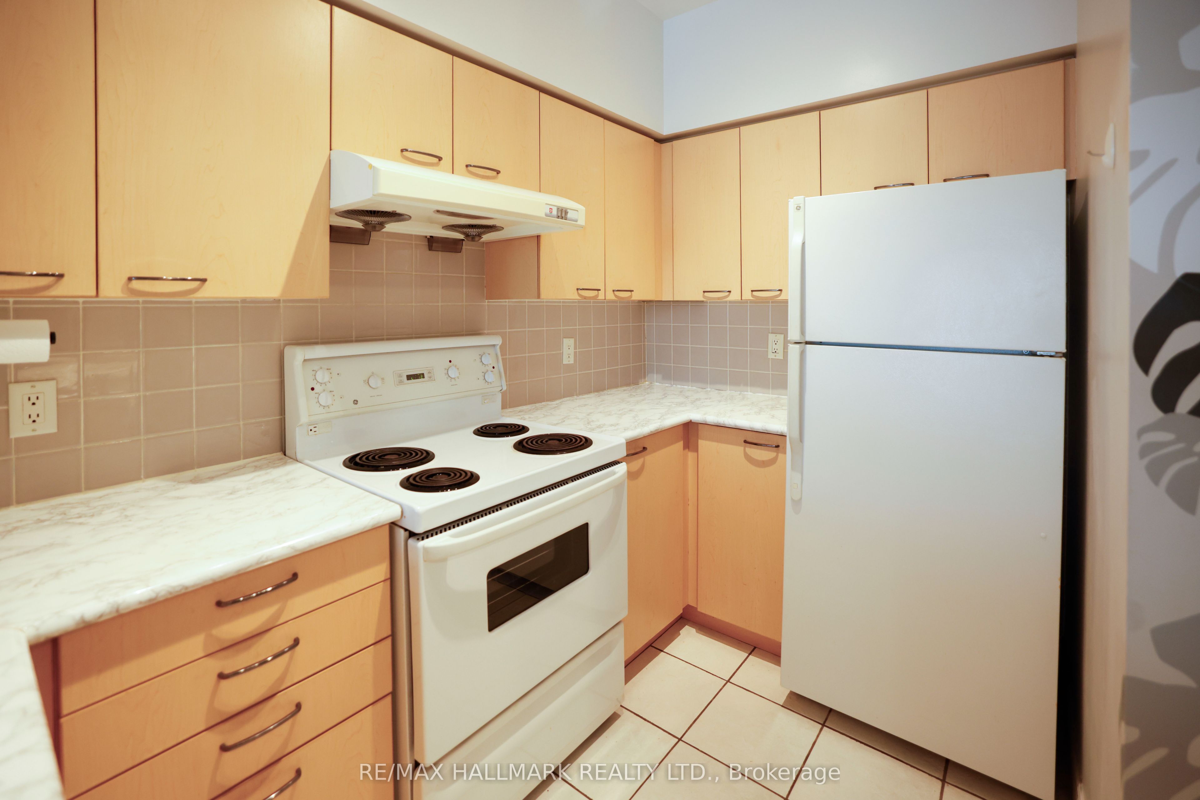 62 Suncrest Boulevard 112, Markham, ON L3T 7Y6 photo 3