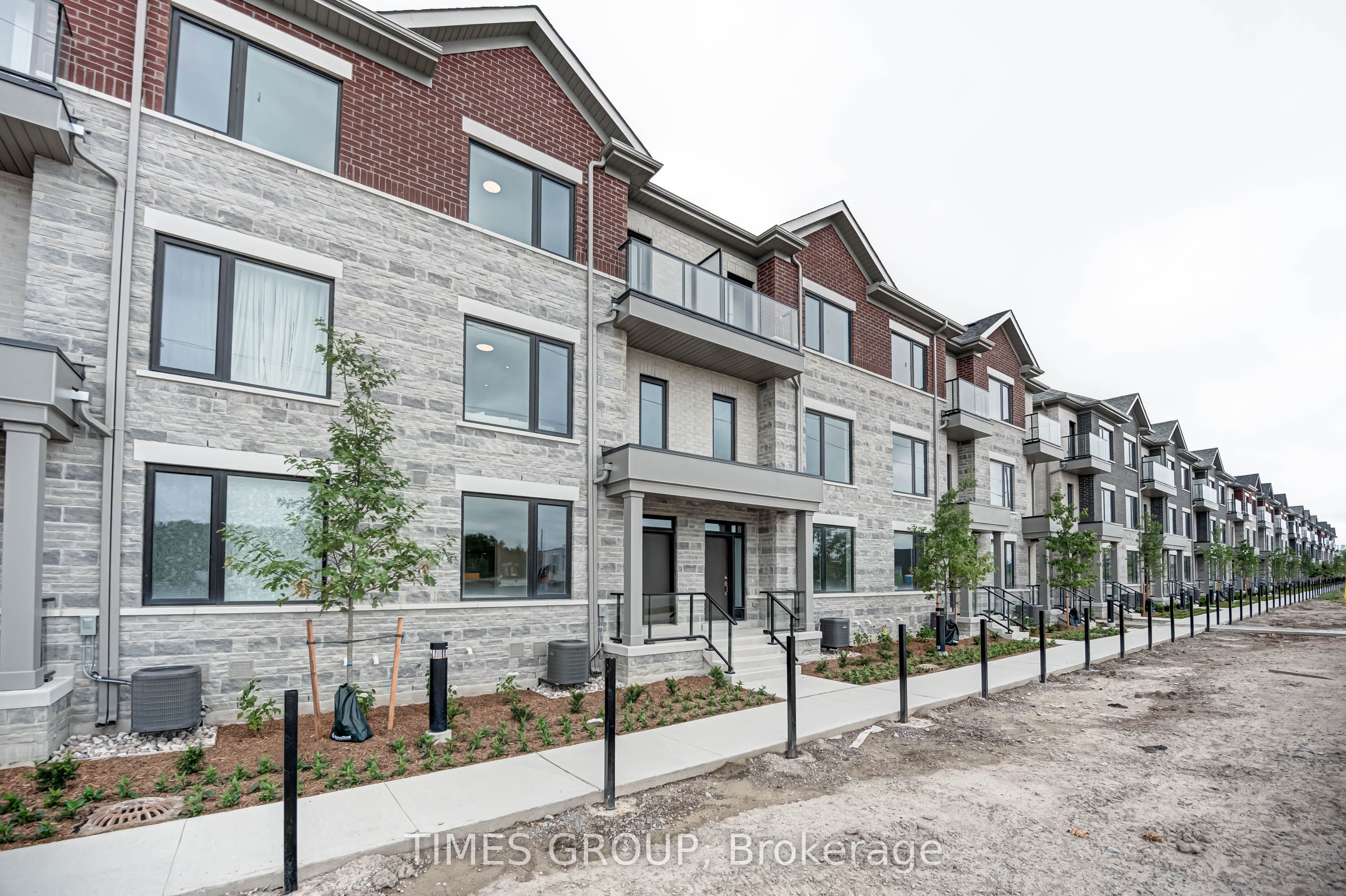 126 Grimsby Lane, Richmond Hill, ON L4S 1N3 photo 2
