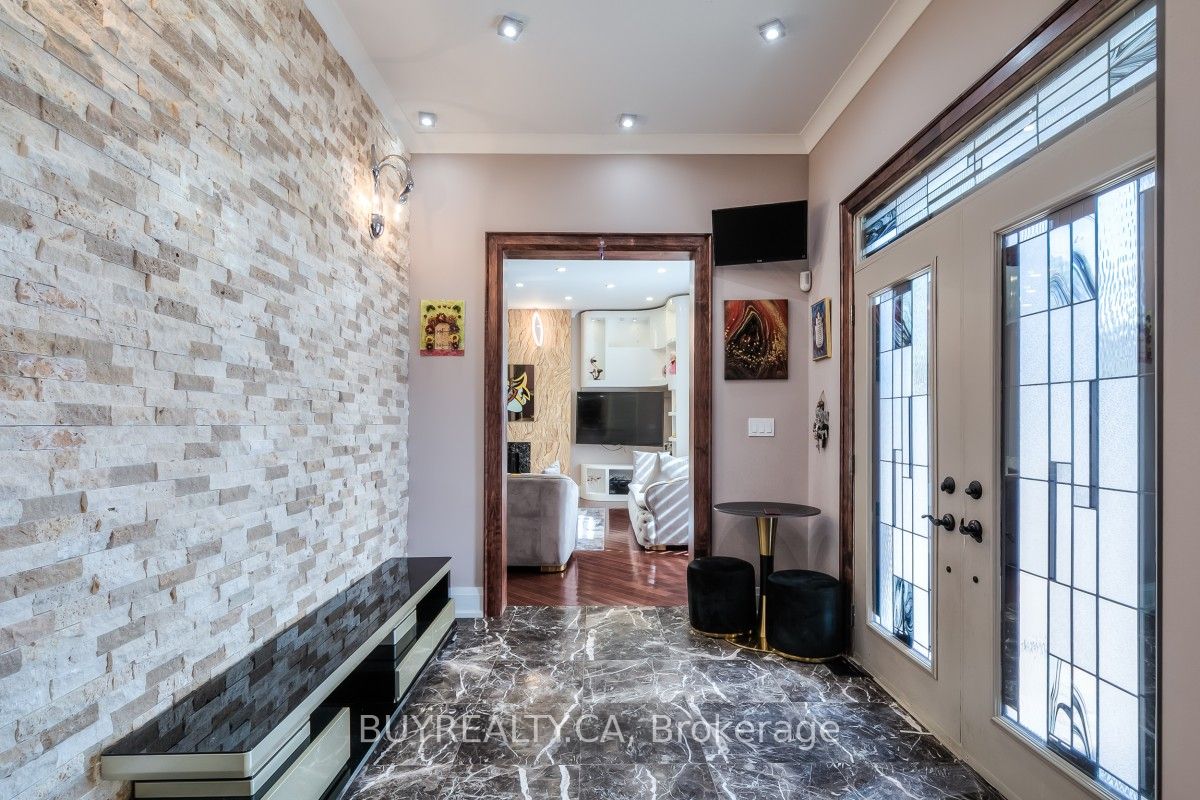 2530 King Road, King, ON L7B 1J7