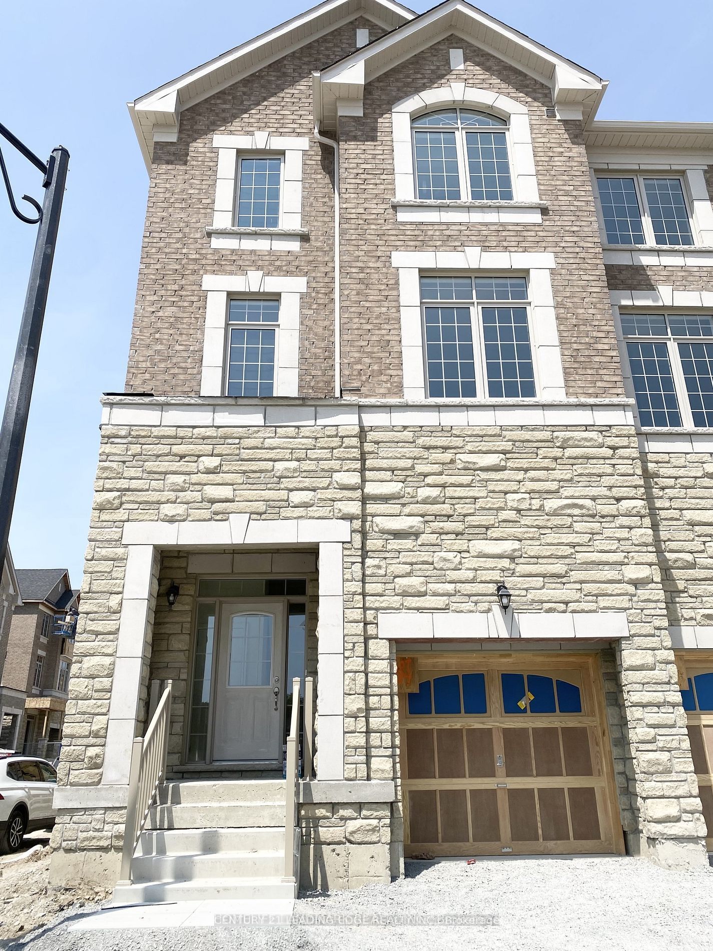 2 Phillipsen Way, Markham, ON L3S 0E9