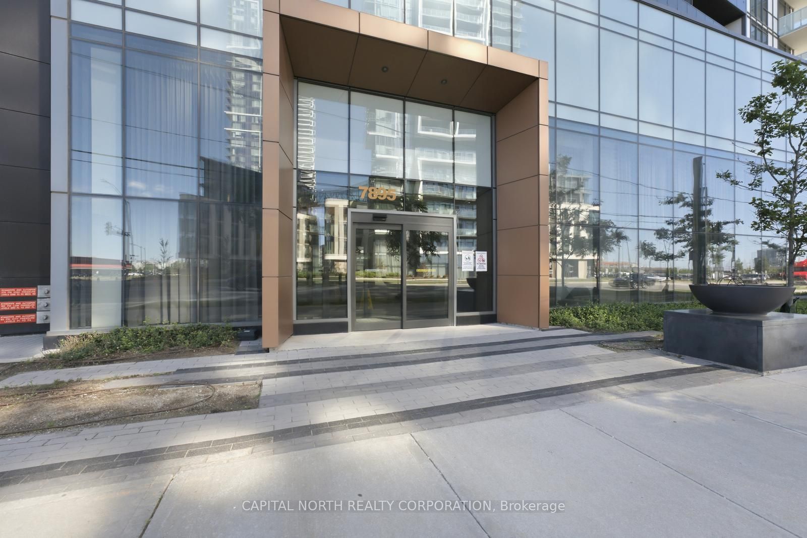 7895 Jane Street 316, Vaughan, ON L4K 0K2 photo 2