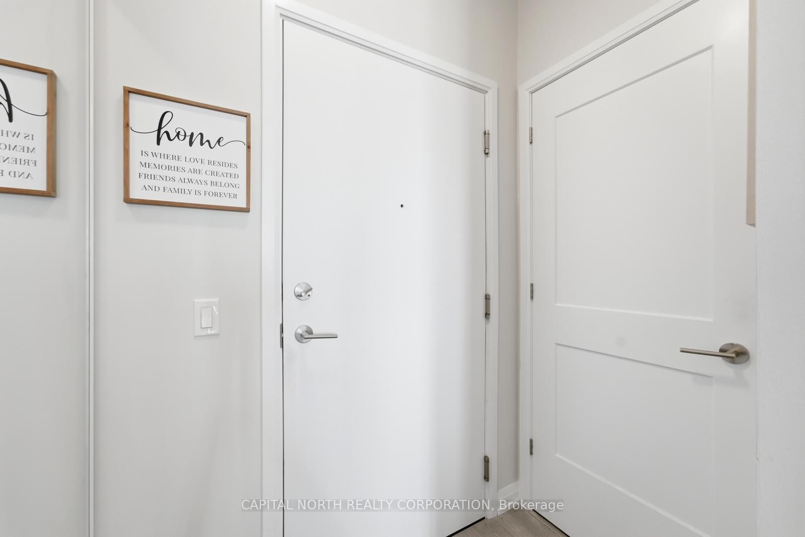 7895 Jane Street 316, Vaughan, ON L4K 0K2 photo 3