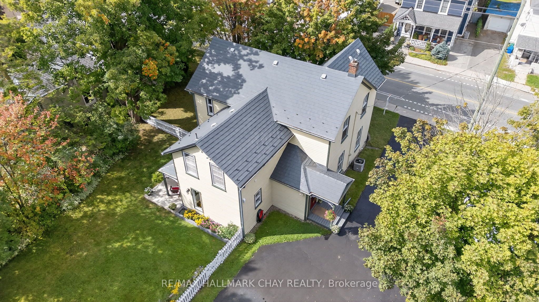 221 Prospect Street, Newmarket, ON L3Y 3T8 photo 3