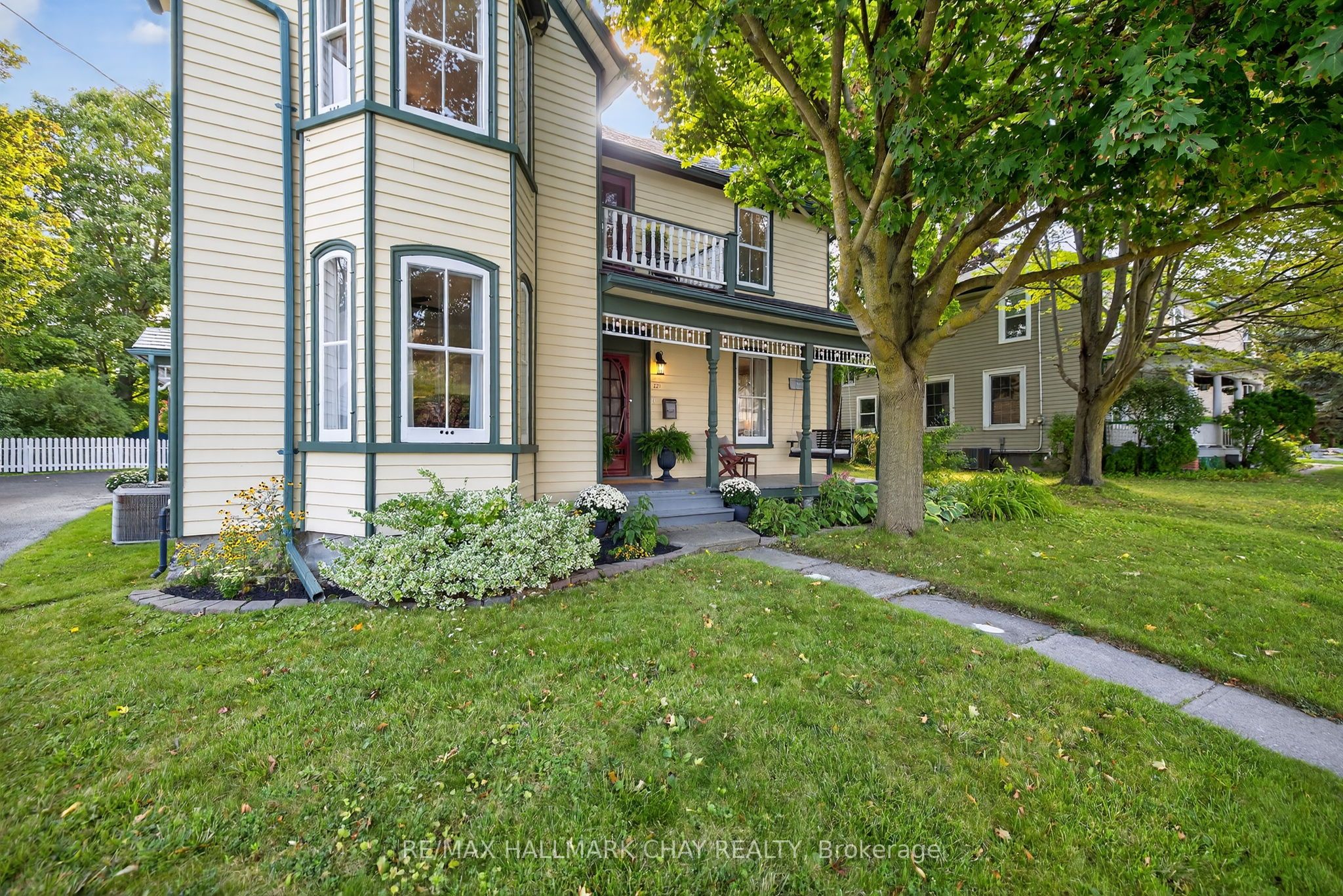 221 Prospect Street, Newmarket, ON L3Y 3T8 photo 4
