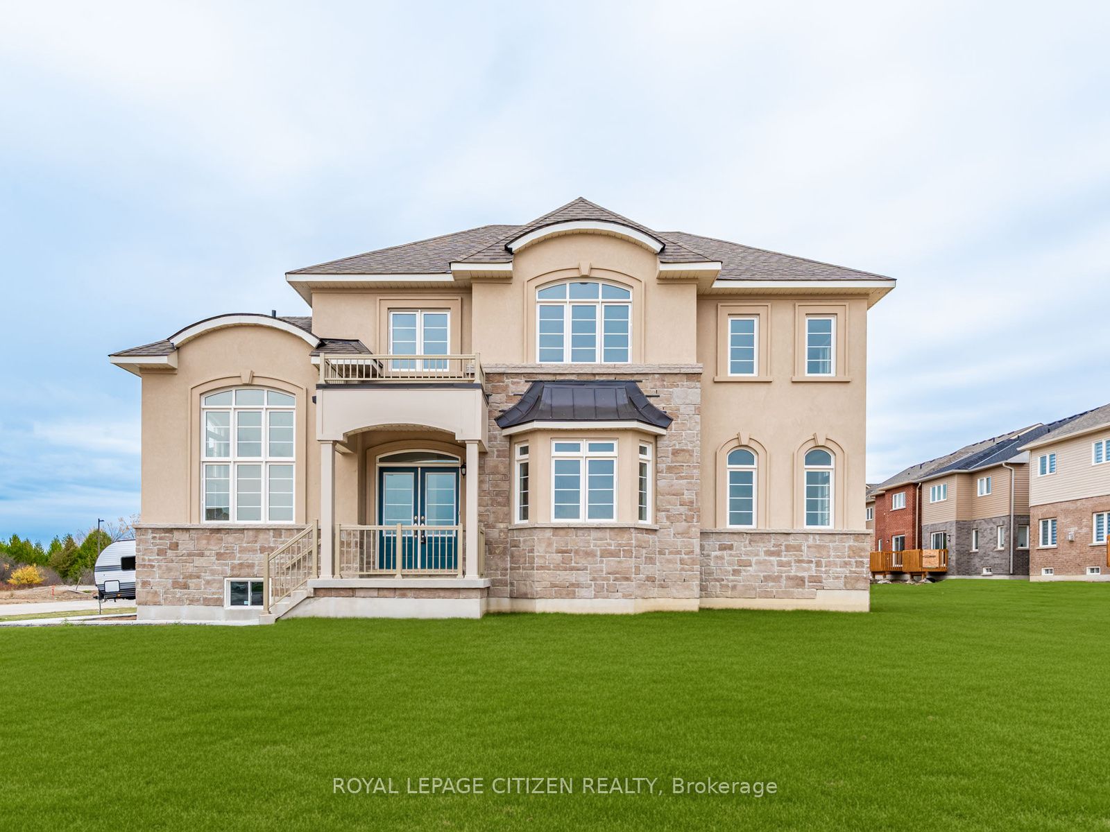 165 Hawkins Street, Georgina, ON L0E 1R0