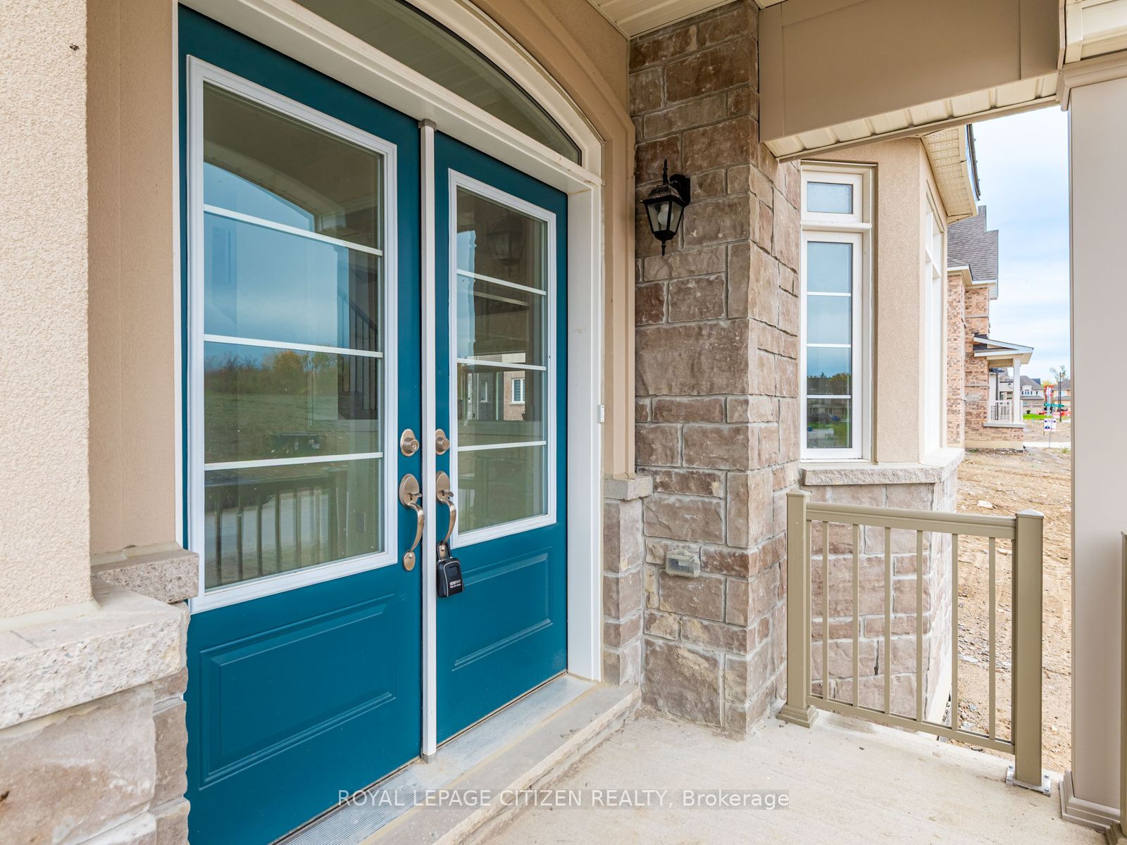 165 Hawkins Street, Georgina, ON L0E 1R0 photo 2