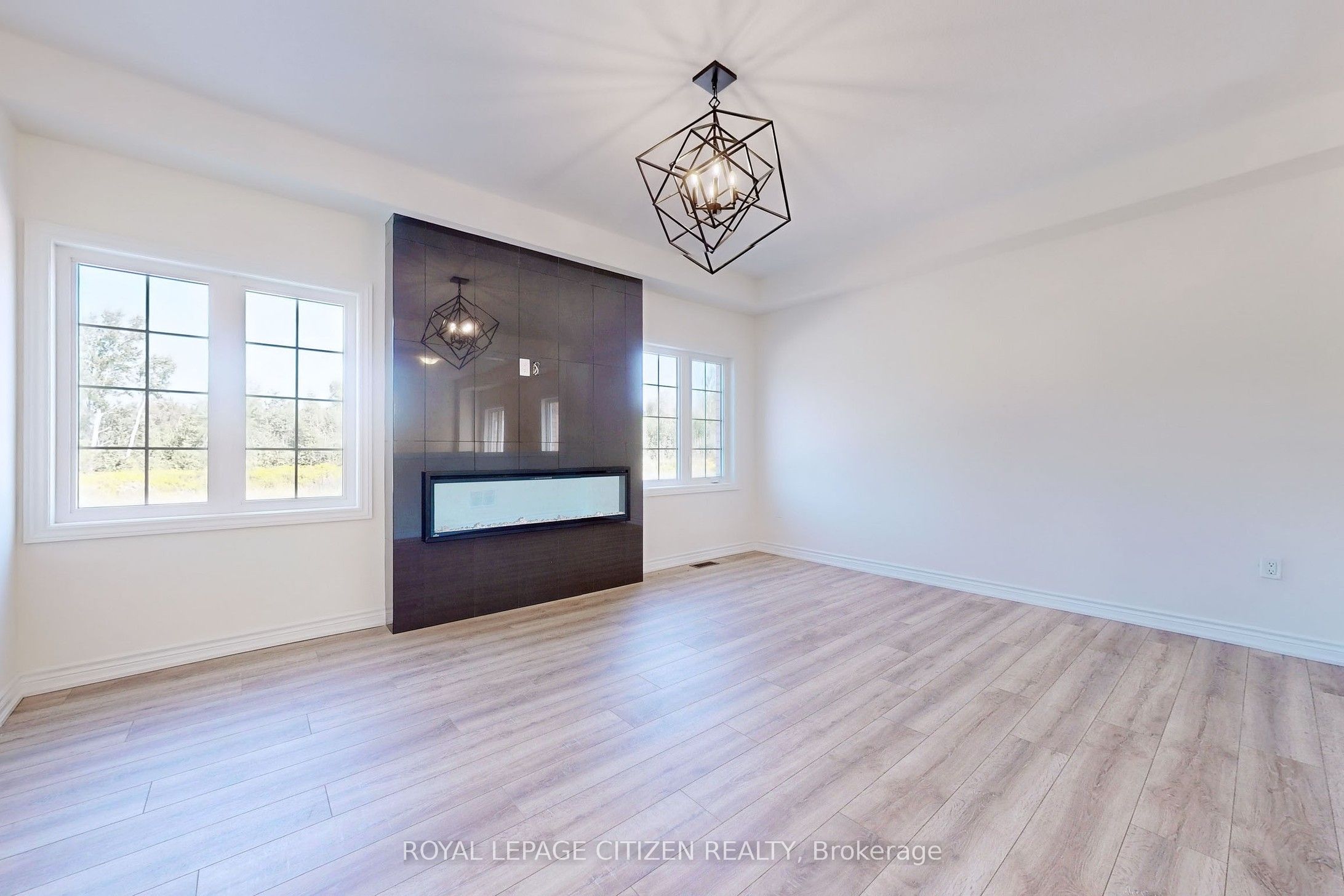 140 Hawkins Street, Georgina, ON L0E 1R0 photo 2