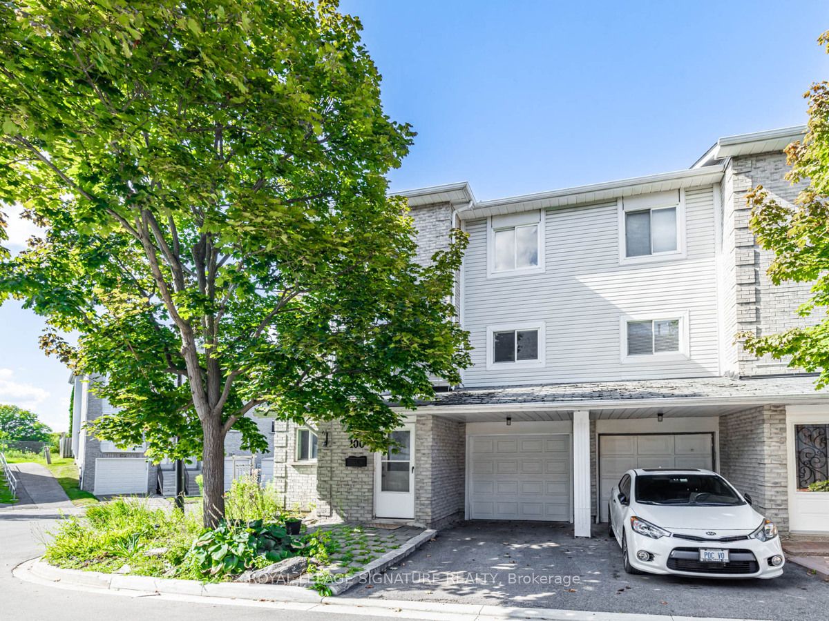 100 William Curtis Circle, Newmarket, ON L3Y 8L6 photo 3