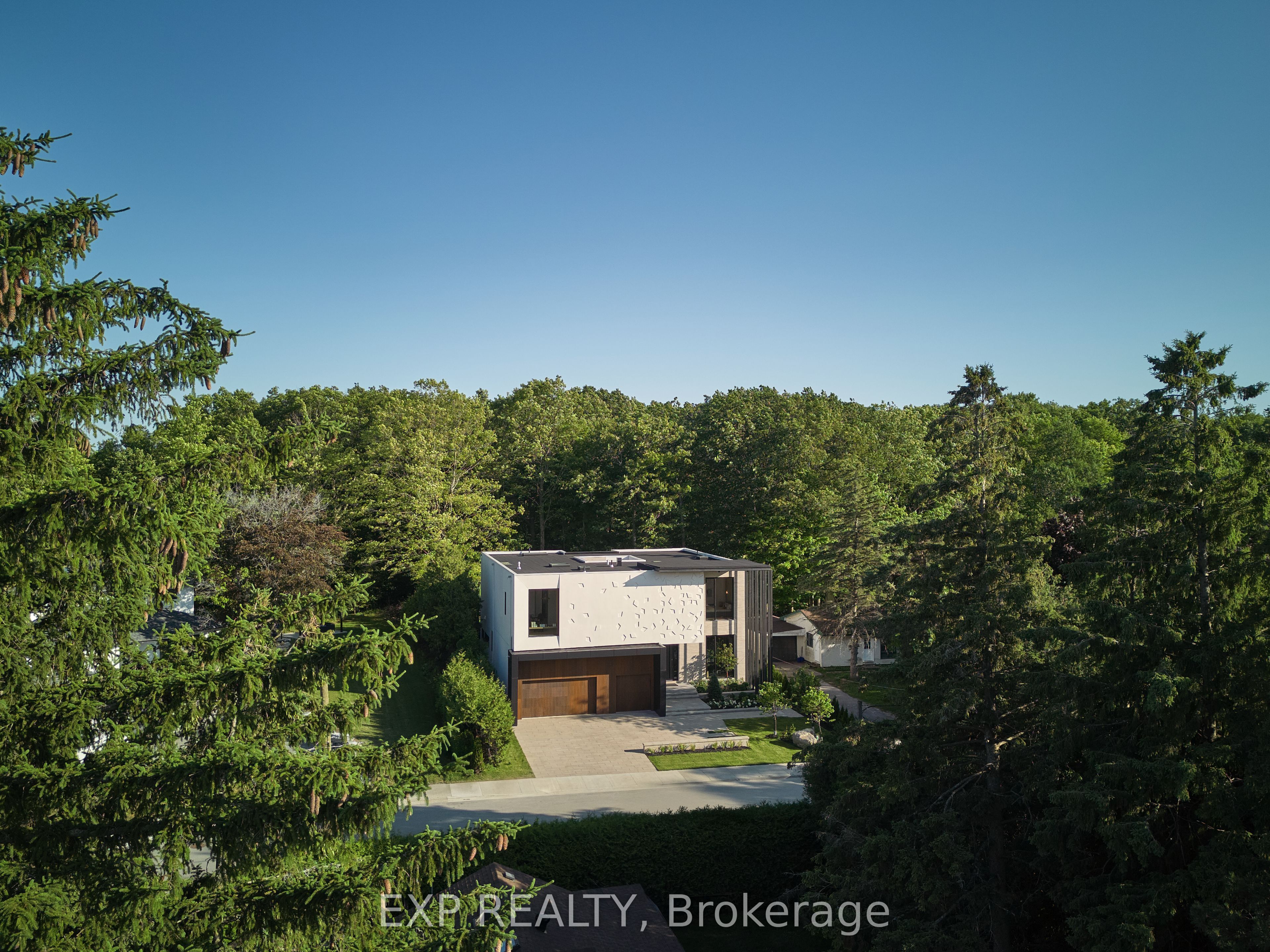 105 Park Crescent, Richmond Hill, ON L4E 3J5 photo 2