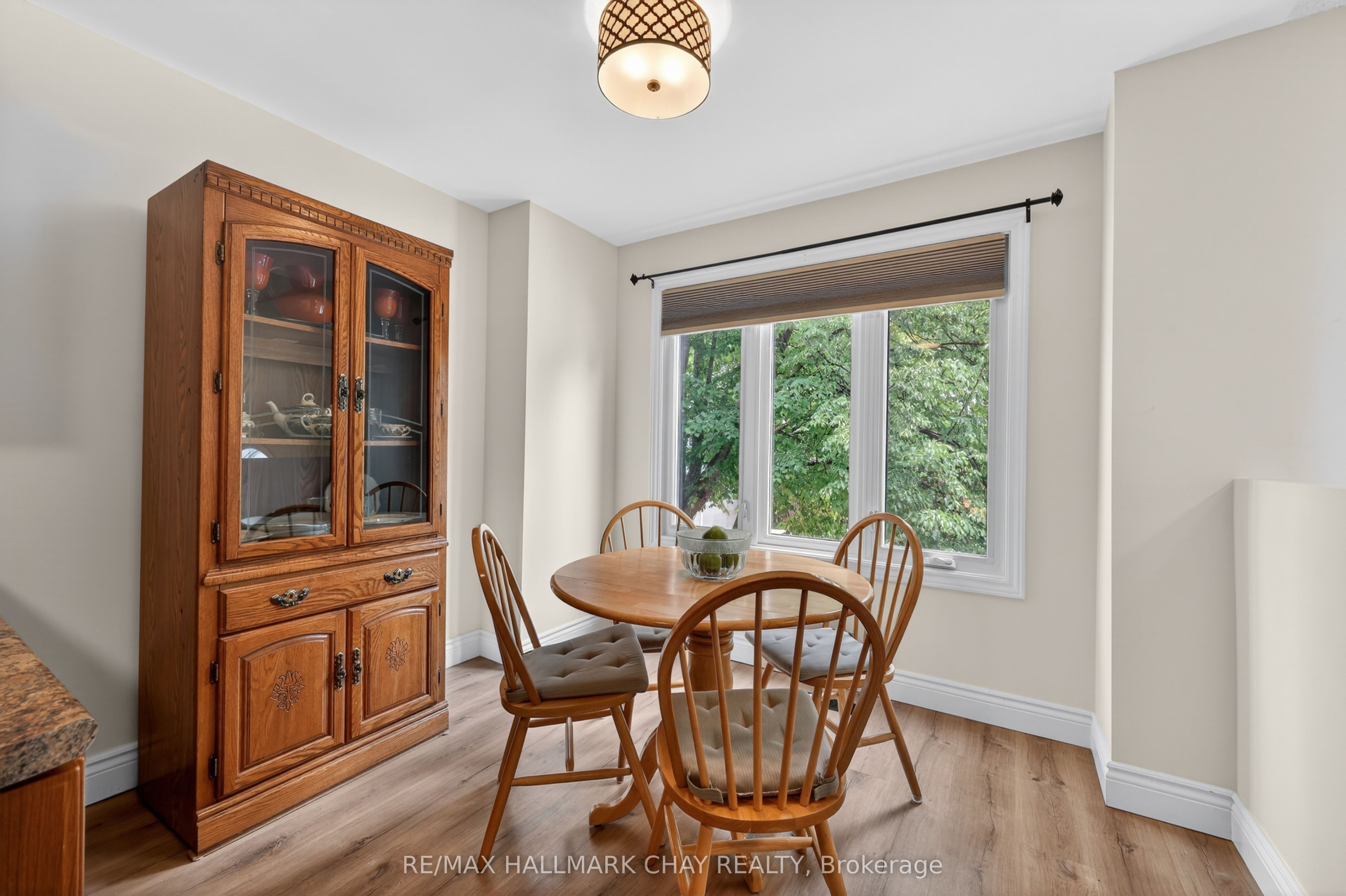 31 Harmony Circle, Bradford West Gwillimbury, ON L3Z 2T8 photo 4