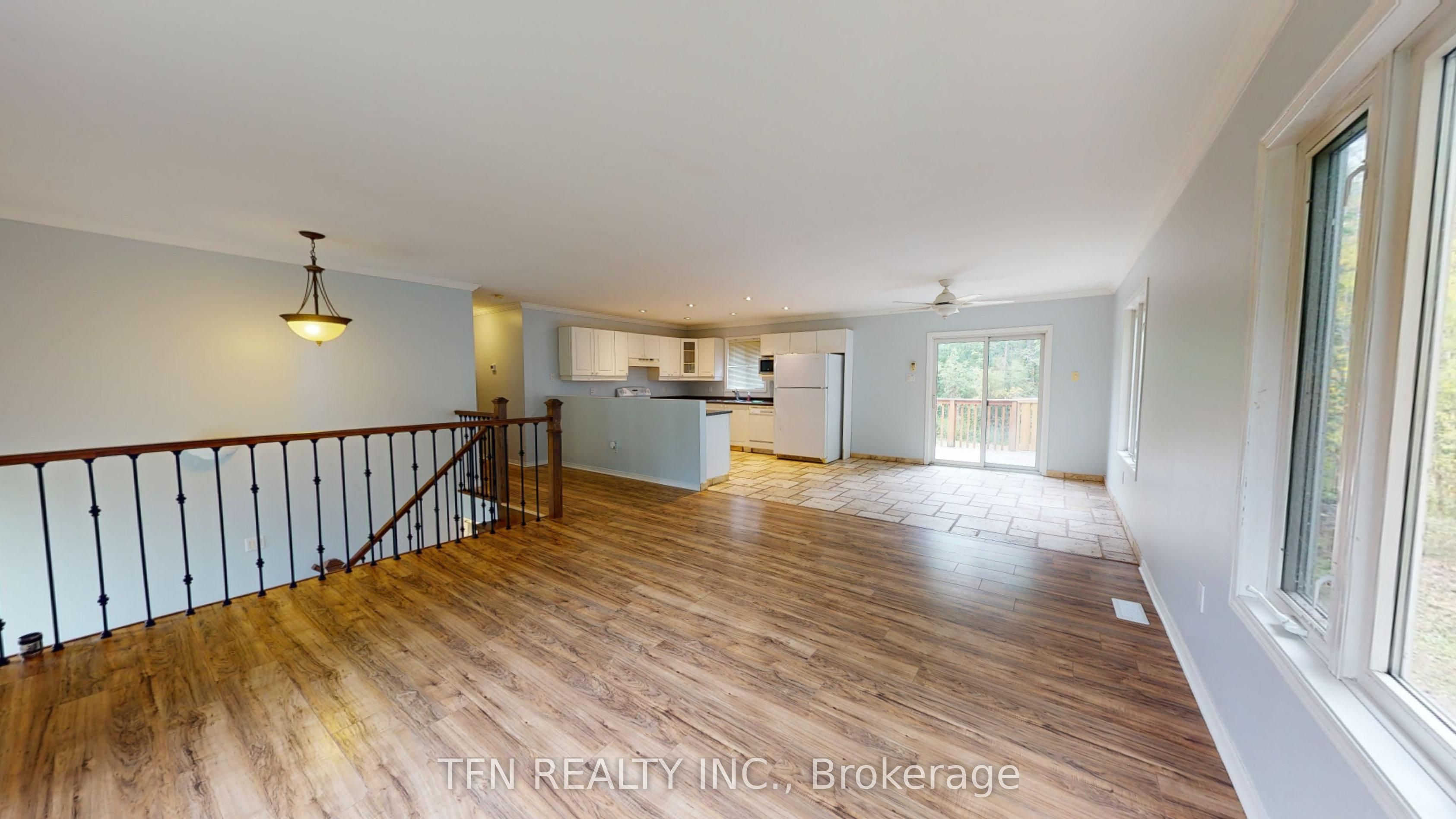 1048 Gilmore Avenue, Innisfil, ON L0L 1W0 photo 2