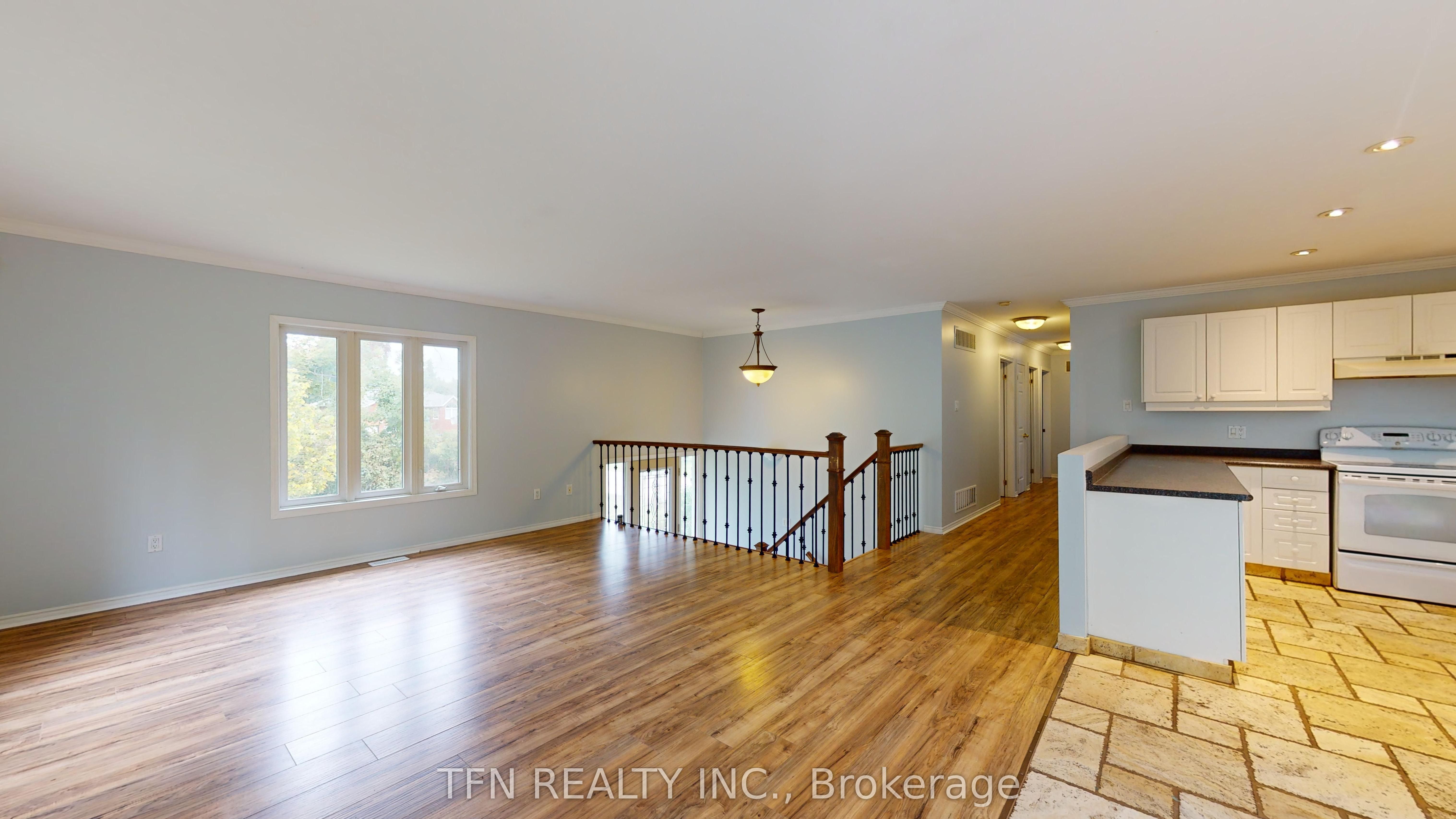 1048 Gilmore Avenue, Innisfil, ON L0L 1W0 photo 3