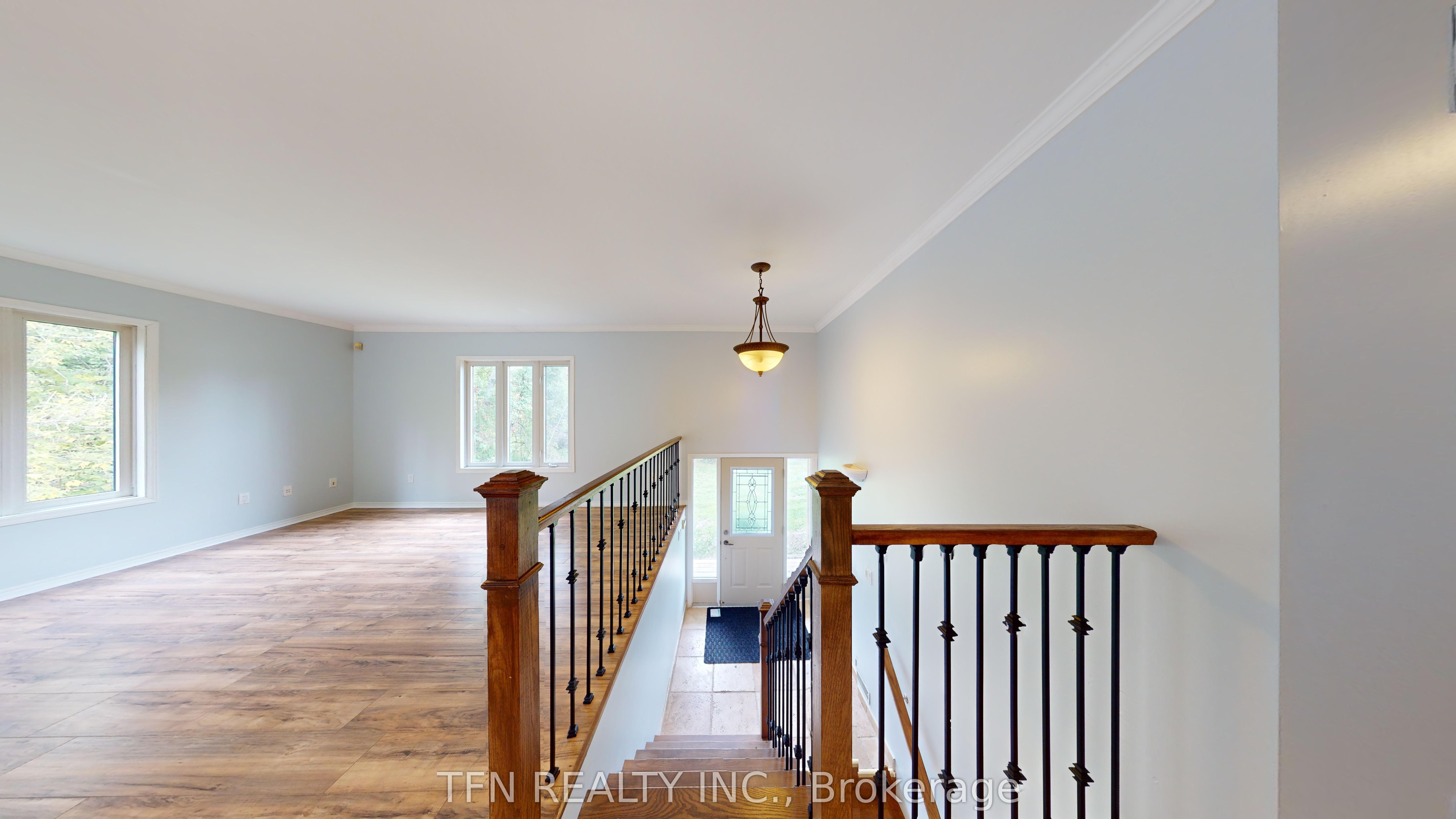 1048 Gilmore Avenue, Innisfil, ON L0L 1W0 photo 5